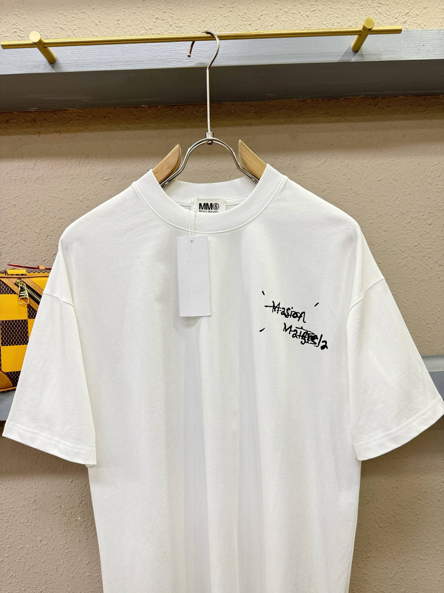 马吉拉 2026新款短袖T恤！走秀图案时尚休闲短袖T恤衫！设计logo设计！极具设计精选客供面料，手感柔