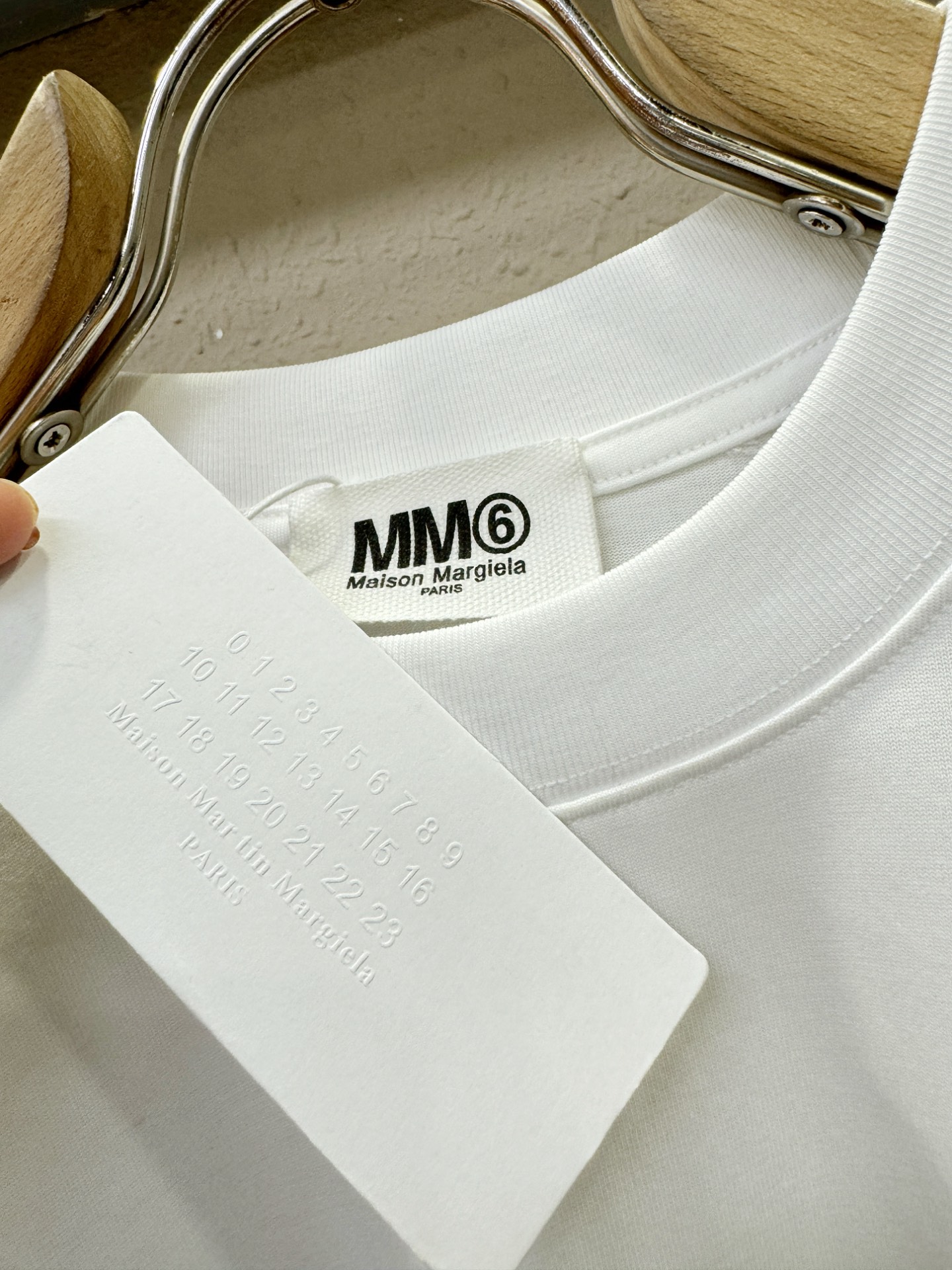 马吉拉 2026新款短袖T恤！走秀图案时尚休闲短袖T恤衫！设计logo设计！极具设计精选客供面料，手感柔