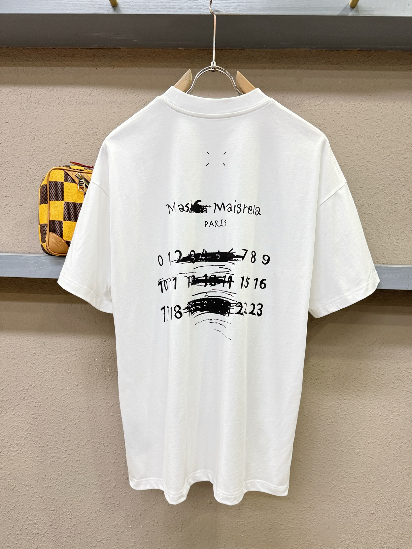 马吉拉 2026新款短袖T恤！走秀图案时尚休闲短袖T恤衫！设计logo设计！极具设计精选客供面料，手感柔