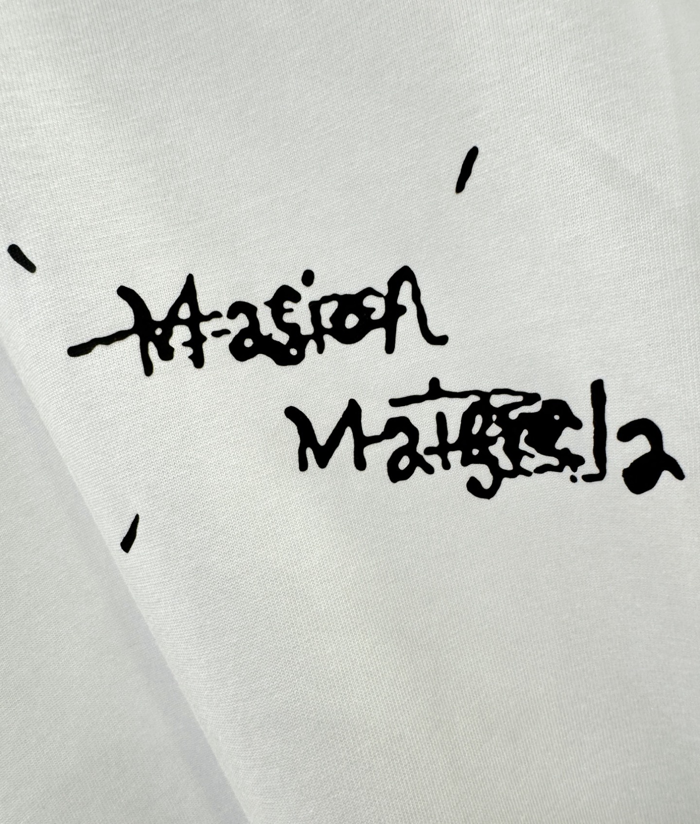 马吉拉 2026新款短袖T恤！走秀图案时尚休闲短袖T恤衫！设计logo设计！极具设计精选客供面料，手感柔