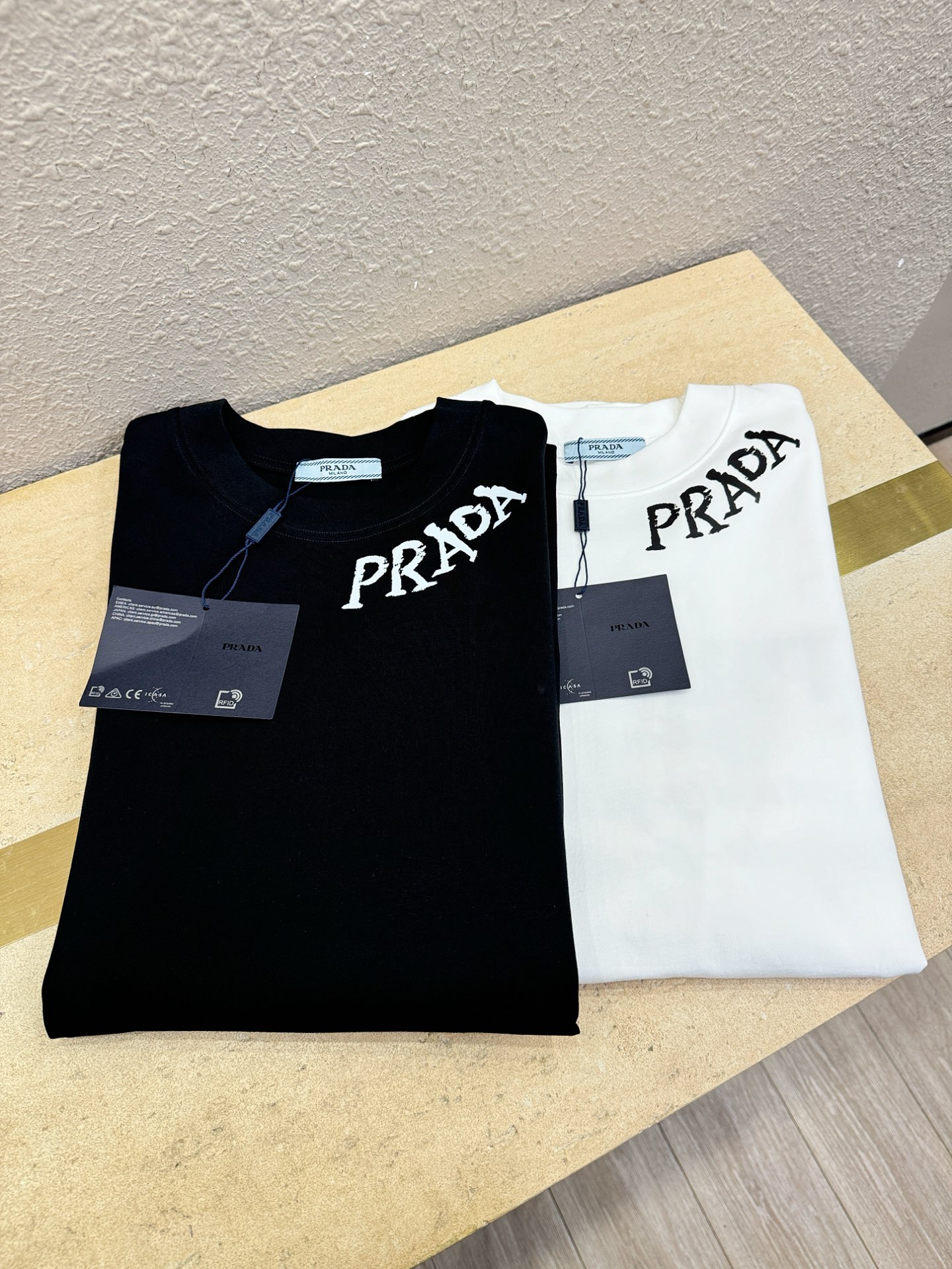 PRADA 普拉达 2026新款短袖T恤！走秀图案时尚休闲短袖T恤衫！设计logo设计！极具设计精选客供