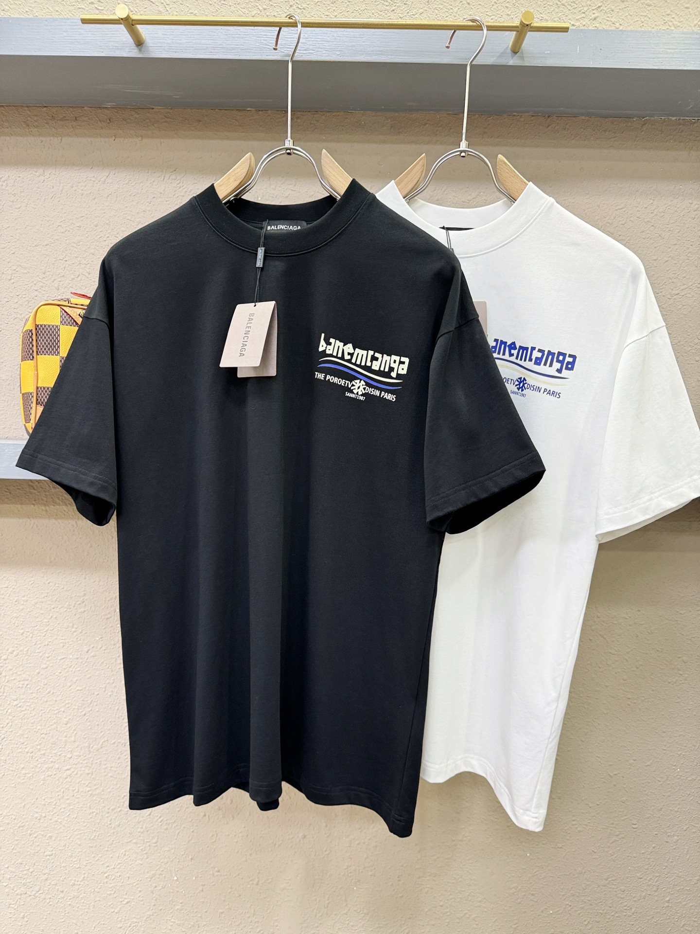 Balenciaga巴黎世家 2026新款短袖T恤！走秀图案时尚休闲短袖T恤衫！设计logo设计！极具设