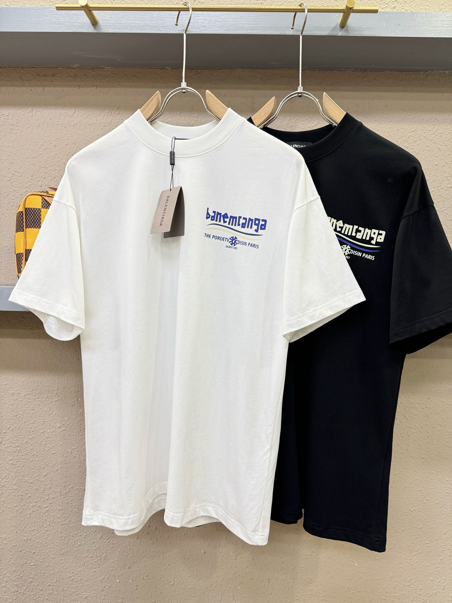 Balenciaga巴黎世家 2026新款短袖T恤！走秀图案时尚休闲短袖T恤衫！设计logo设计！极具设