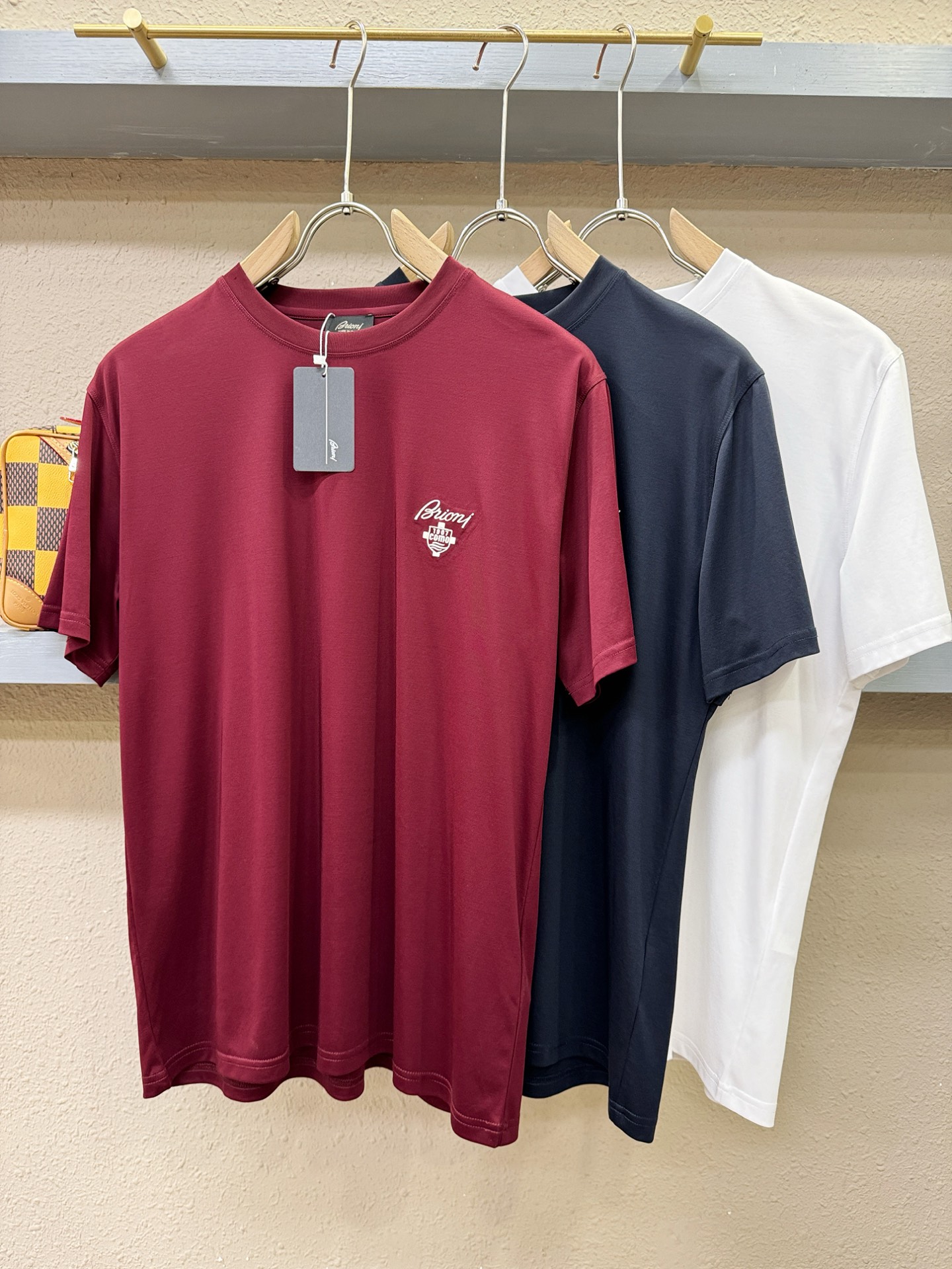 Brioni 布里奥尼 顶级品质 2026新品短袖！原版定制面料，手感柔软。顶级进口私货，时尚设计潮流短