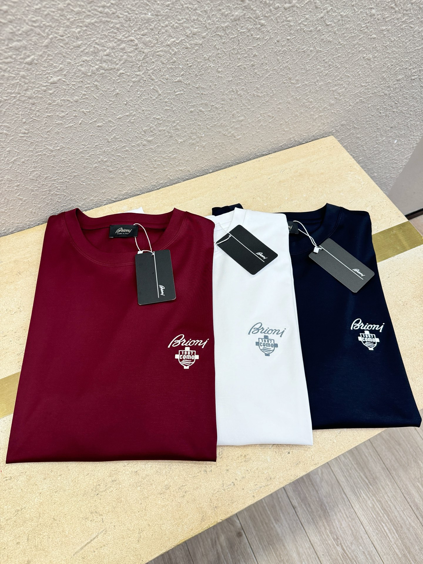 Brioni 布里奥尼 顶级品质 2026新品短袖！原版定制面料，手感柔软。顶级进口私货，时尚设计潮流短