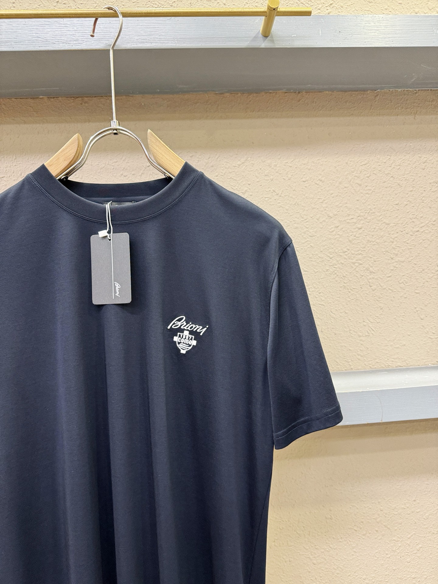 Brioni 布里奥尼 顶级品质 2026新品短袖！原版定制面料，手感柔软。顶级进口私货，时尚设计潮流短