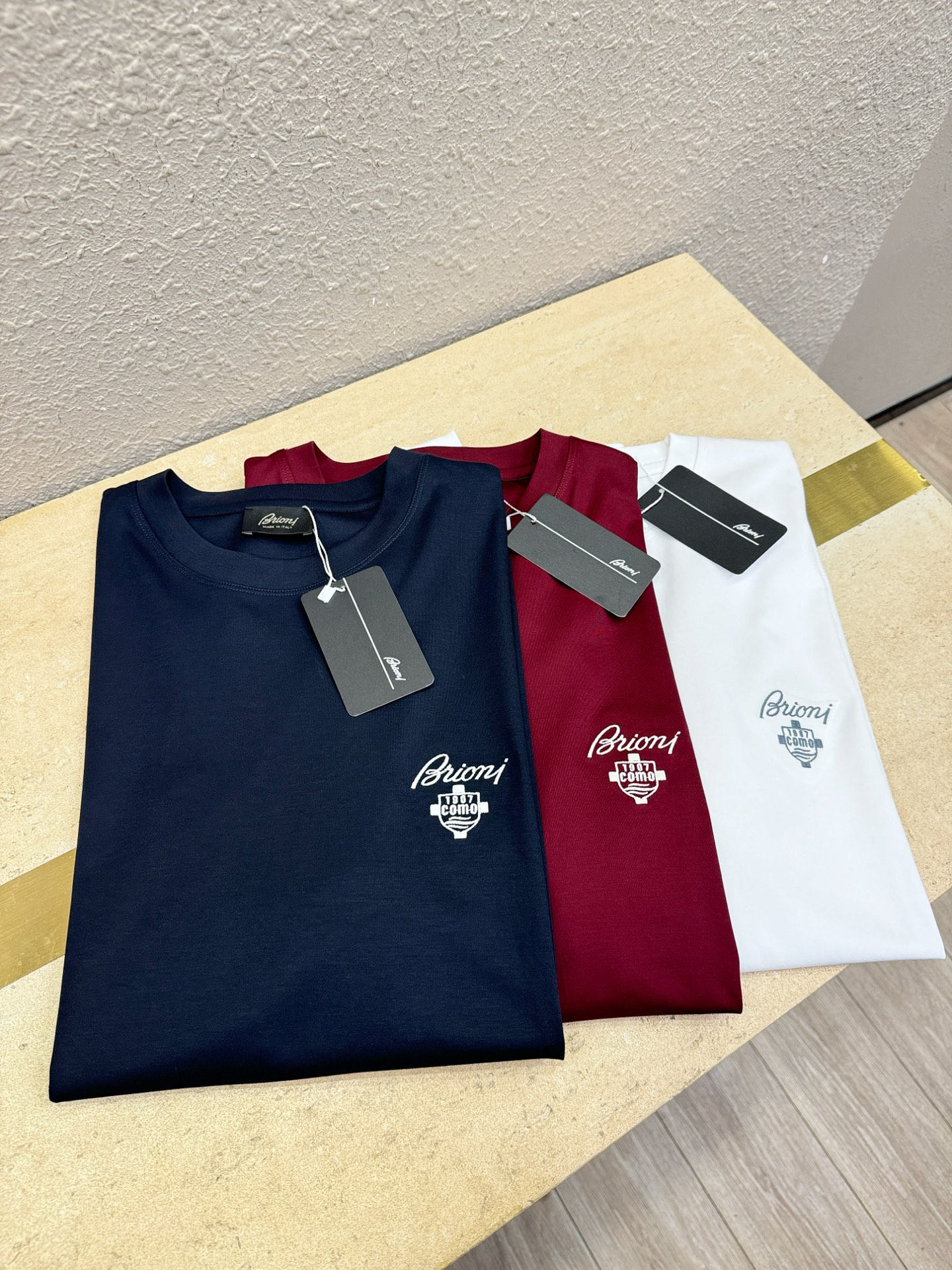 Brioni 布里奥尼 顶级品质 2026新品短袖！原版定制面料，手感柔软。顶级进口私货，时尚设计潮流短