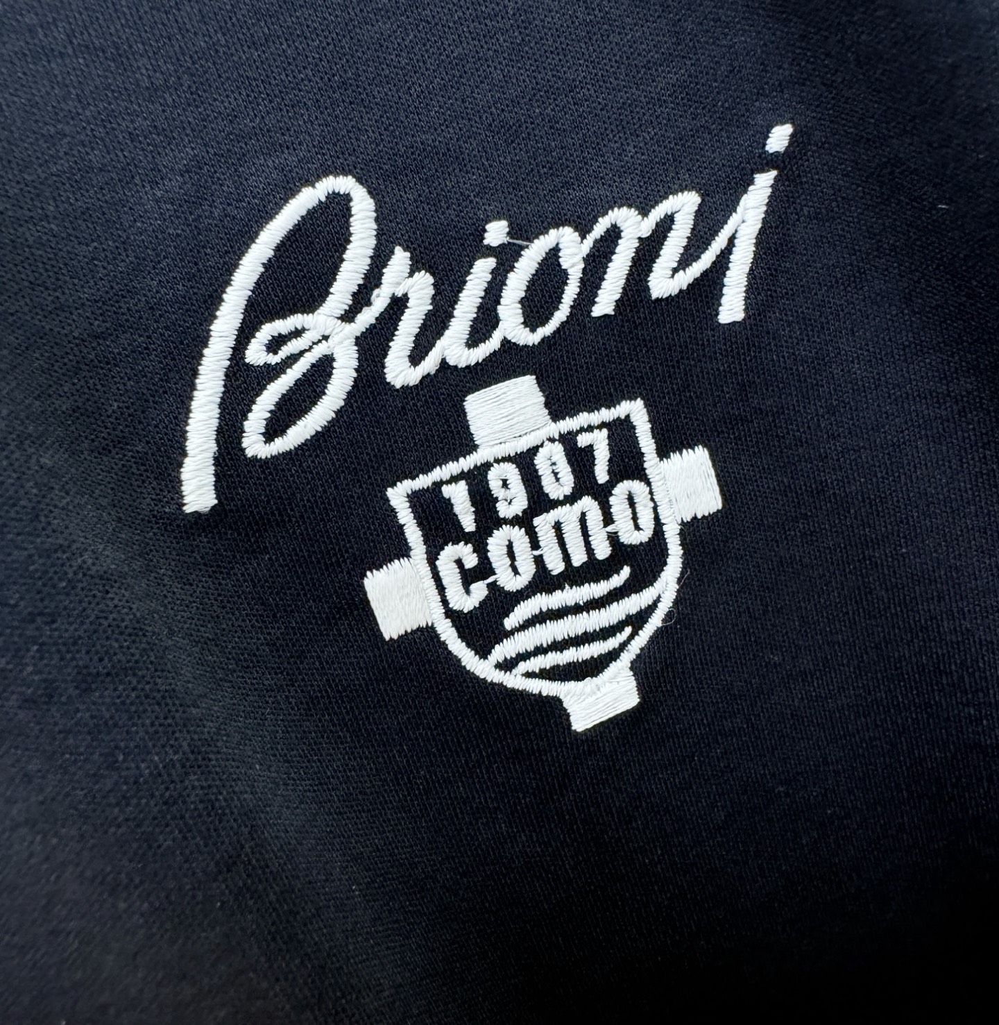 Brioni 布里奥尼 顶级品质 2026新品短袖！原版定制面料，手感柔软。顶级进口私货，时尚设计潮流短