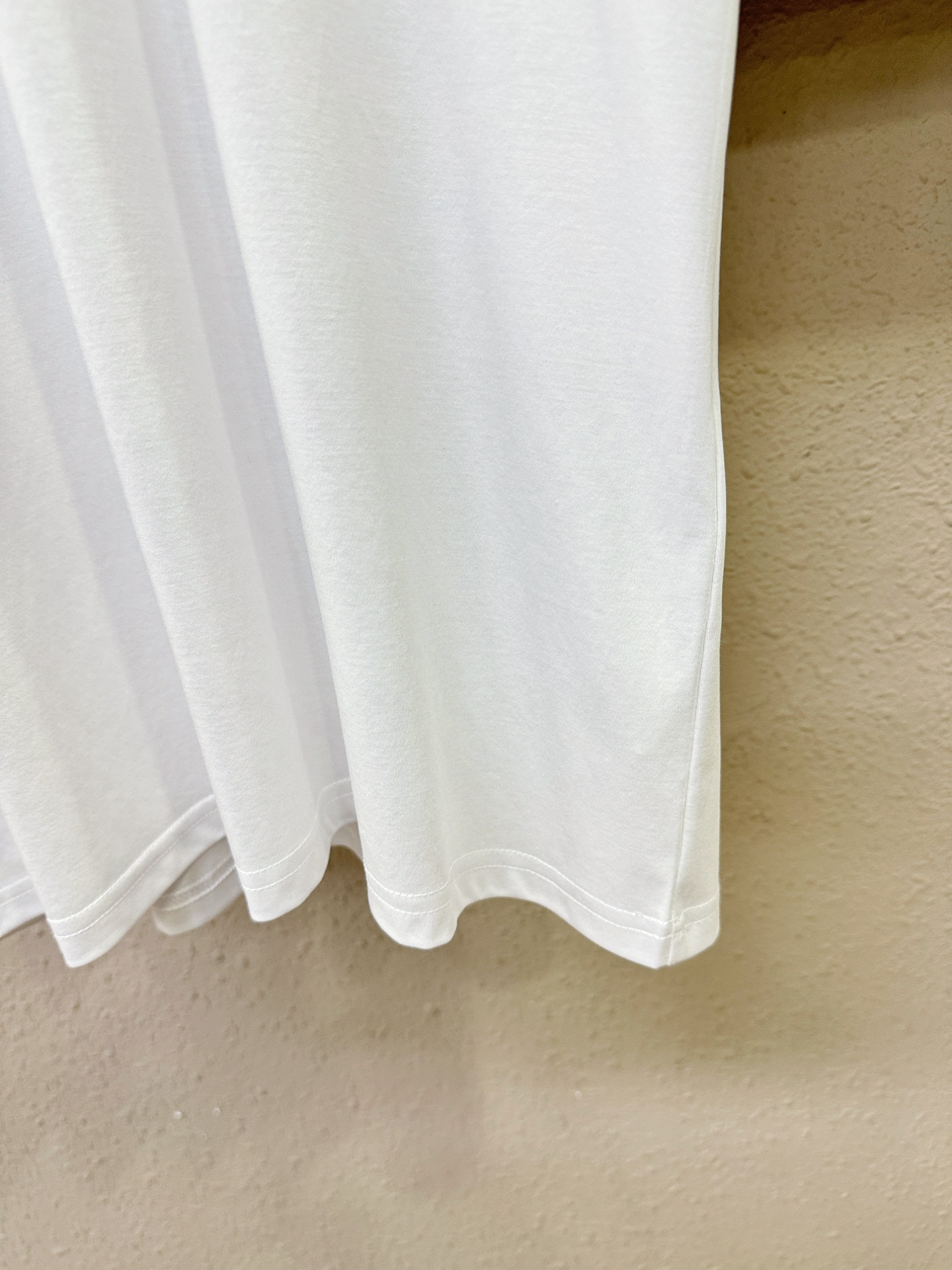 Brioni 布里奥尼 顶级品质 2026新品短袖！原版定制面料，手感柔软。顶级进口私货，时尚设计潮流短