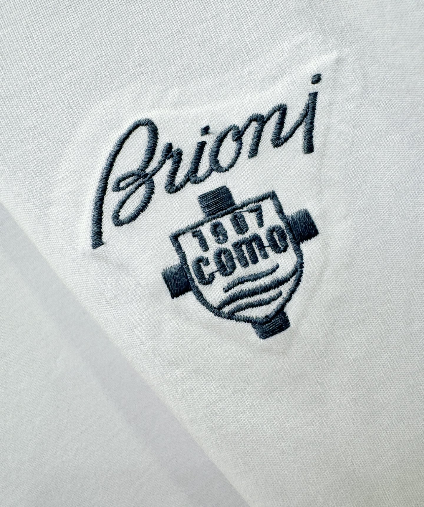 Brioni 布里奥尼 顶级品质 2026新品短袖！原版定制面料，手感柔软。顶级进口私货，时尚设计潮流短