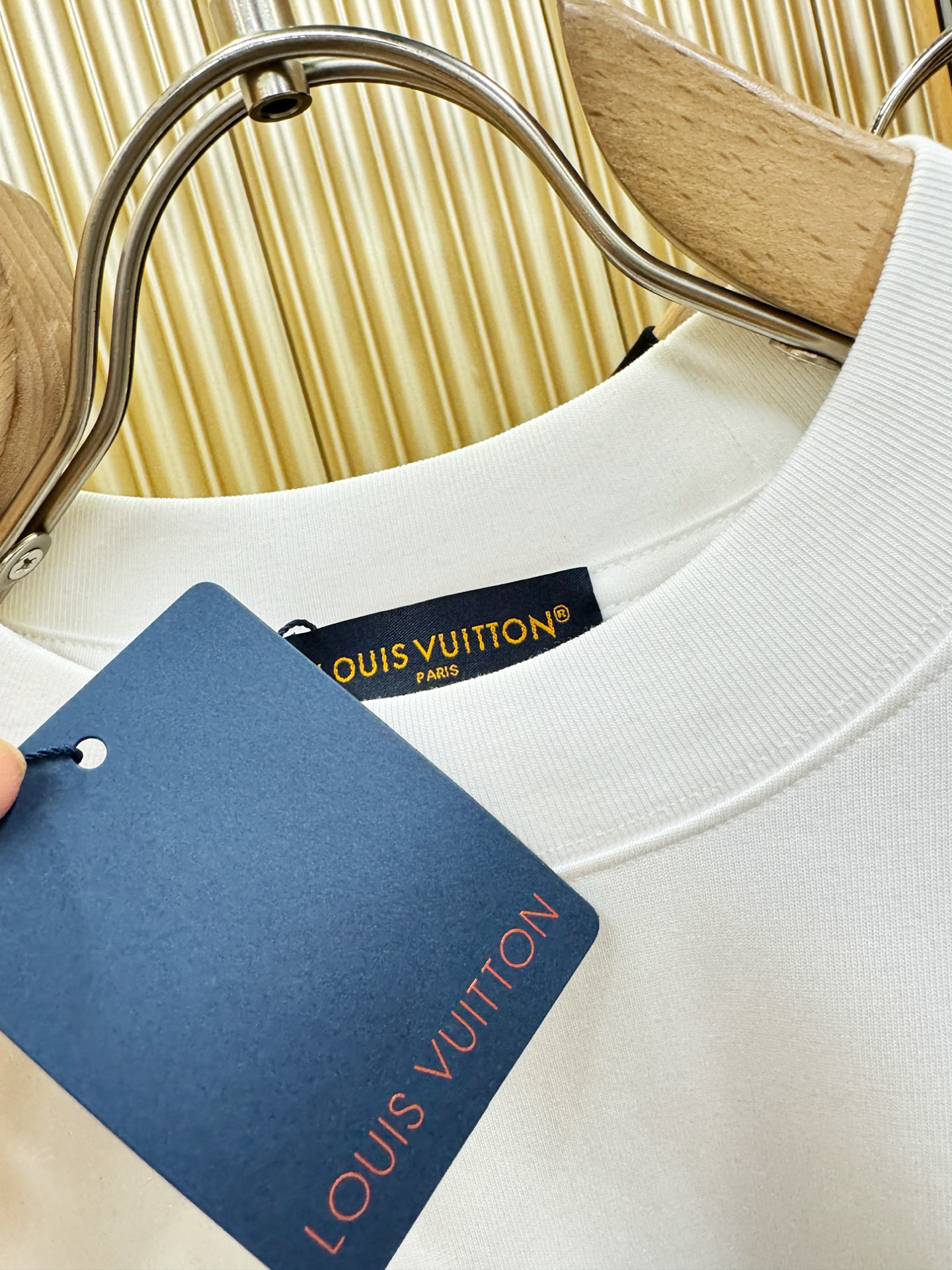 LV路易威登 2026新款短袖T恤！走秀图案时尚休闲短袖T恤衫！设计logo设计！极具设计精选客供面料，