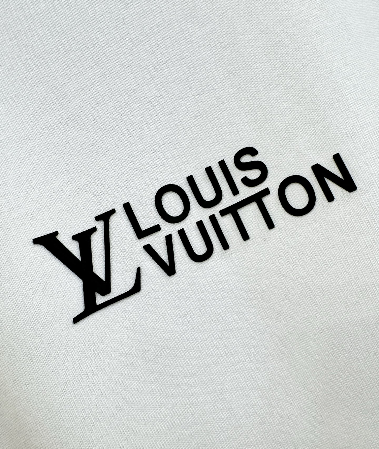 LV路易威登 2026新款短袖T恤！走秀图案时尚休闲短袖T恤衫！设计logo设计！极具设计精选客供面料，