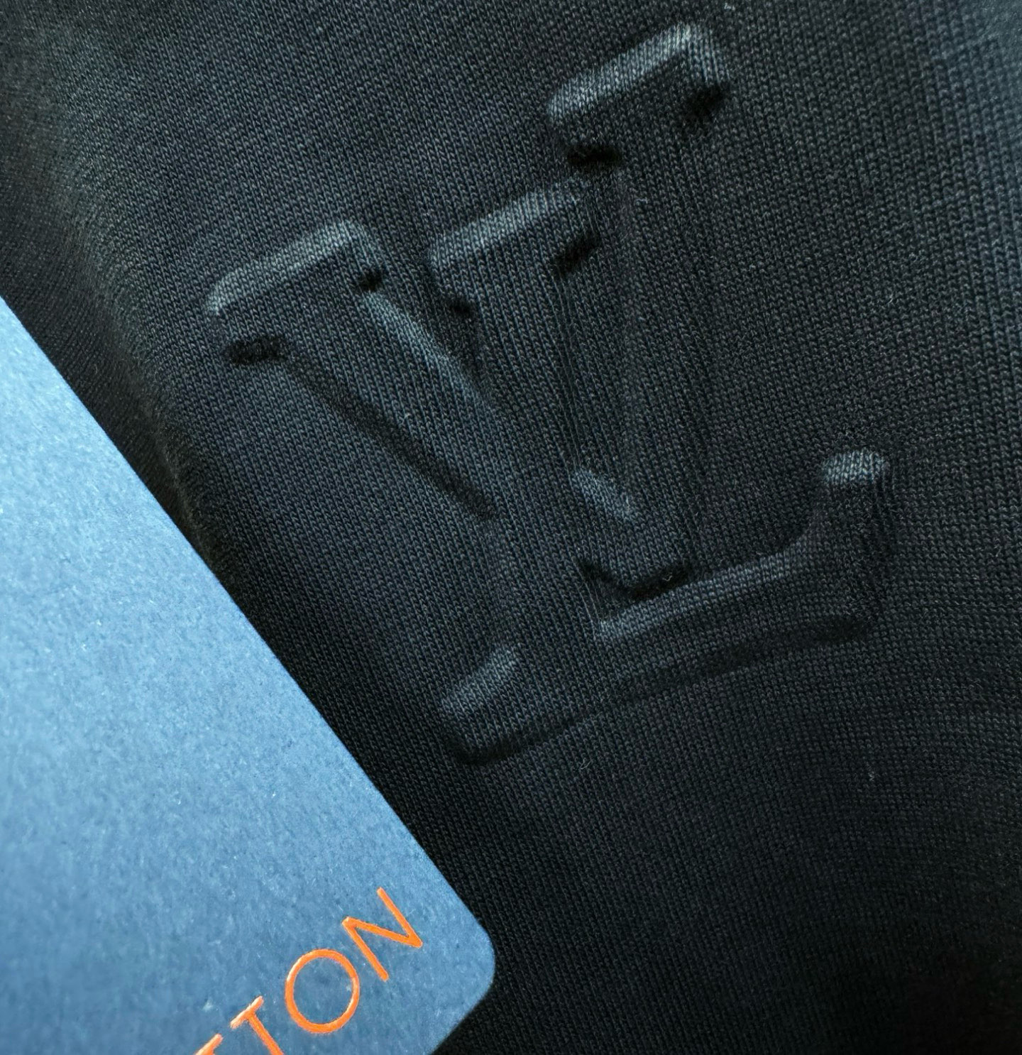 LV路易威登 2026新款短袖T恤！走秀图案时尚休闲短袖T恤衫！设计logo设计！极具设计精选客供面料，