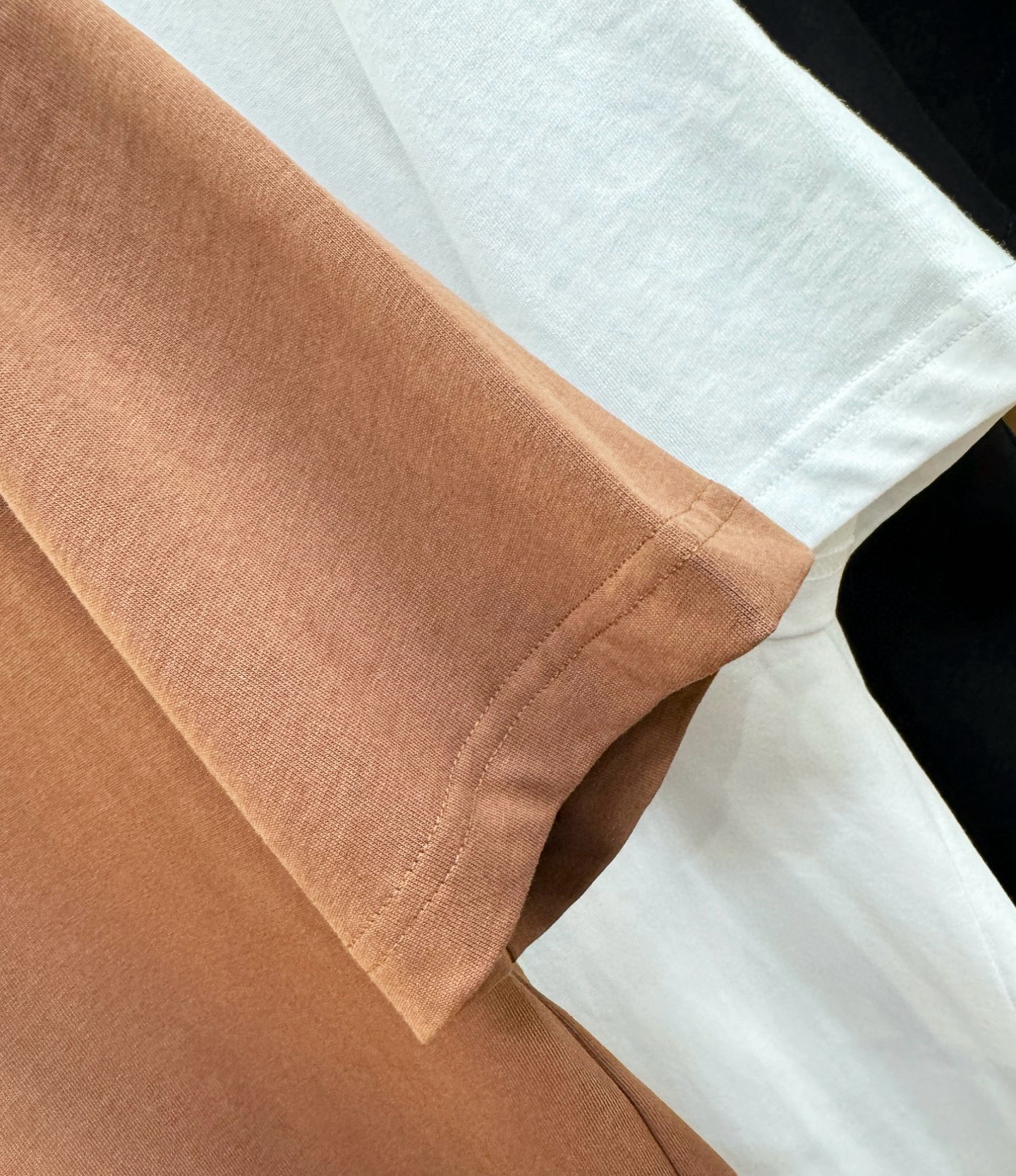 LV路易威登 2026新款短袖T恤！走秀图案时尚休闲短袖T恤衫！设计logo设计！极具设计精选客供面料，