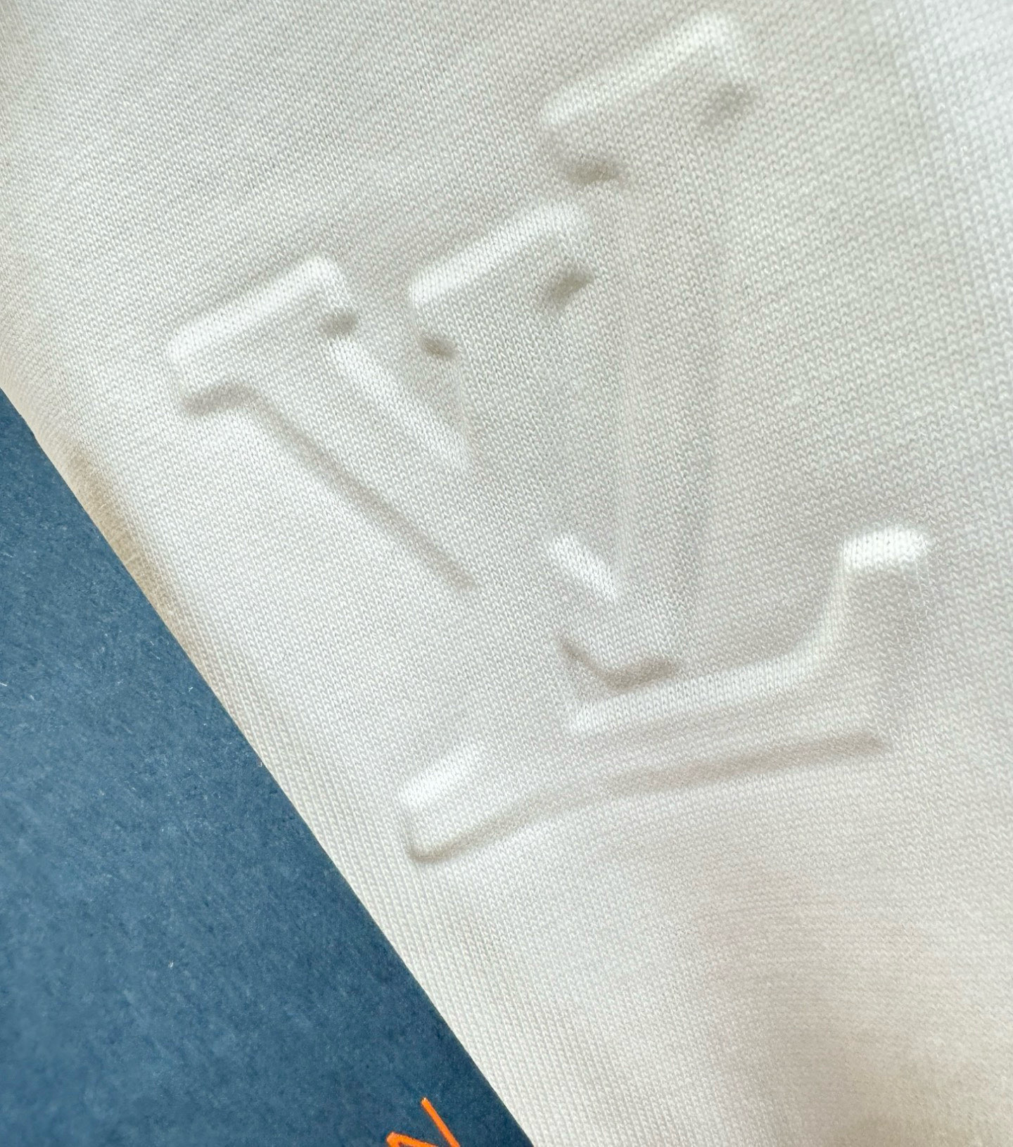 LV路易威登 2026新款短袖T恤！走秀图案时尚休闲短袖T恤衫！设计logo设计！极具设计精选客供面料，