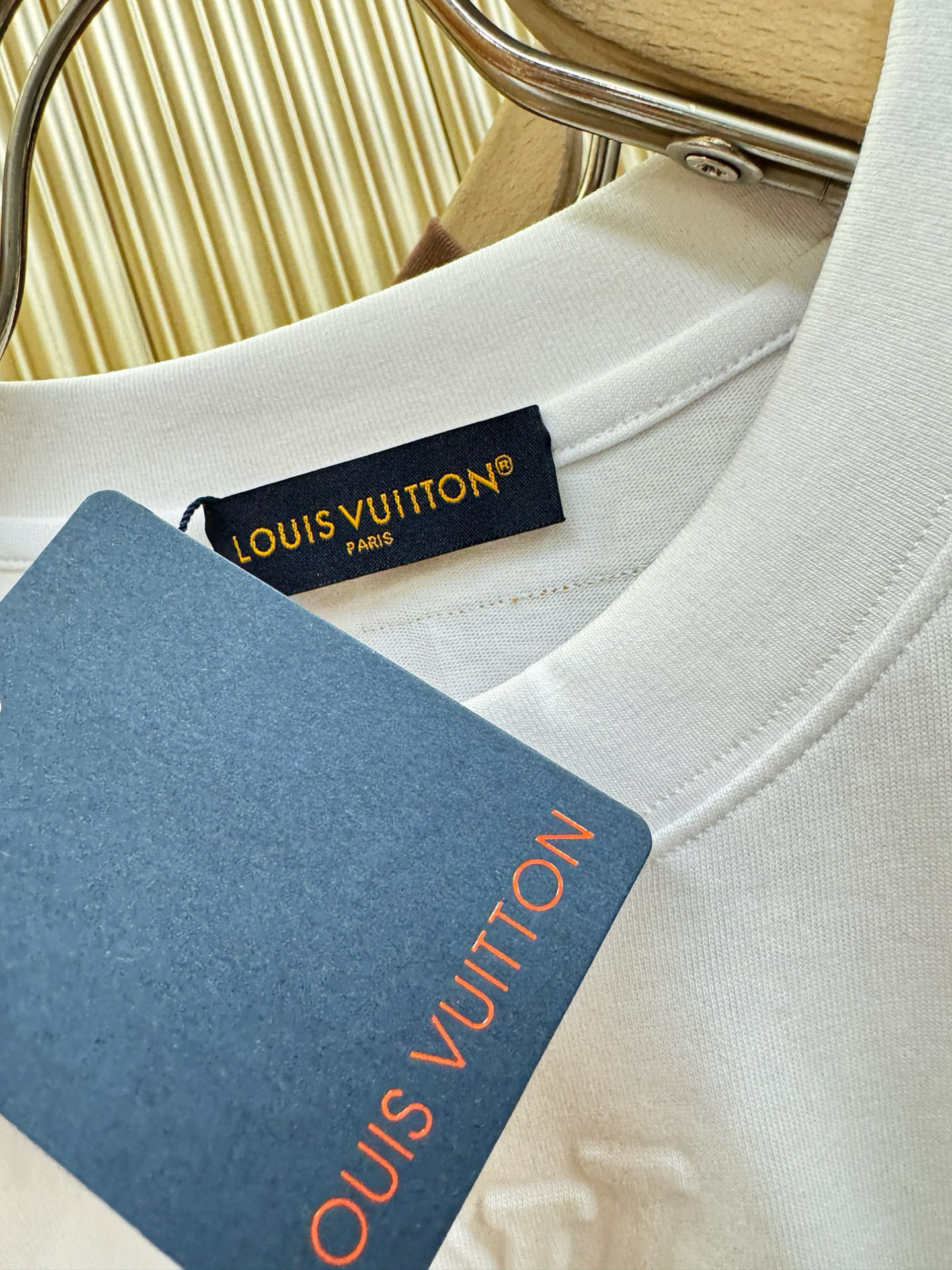 LV路易威登 2026新款短袖T恤！走秀图案时尚休闲短袖T恤衫！设计logo设计！极具设计精选客供面料，