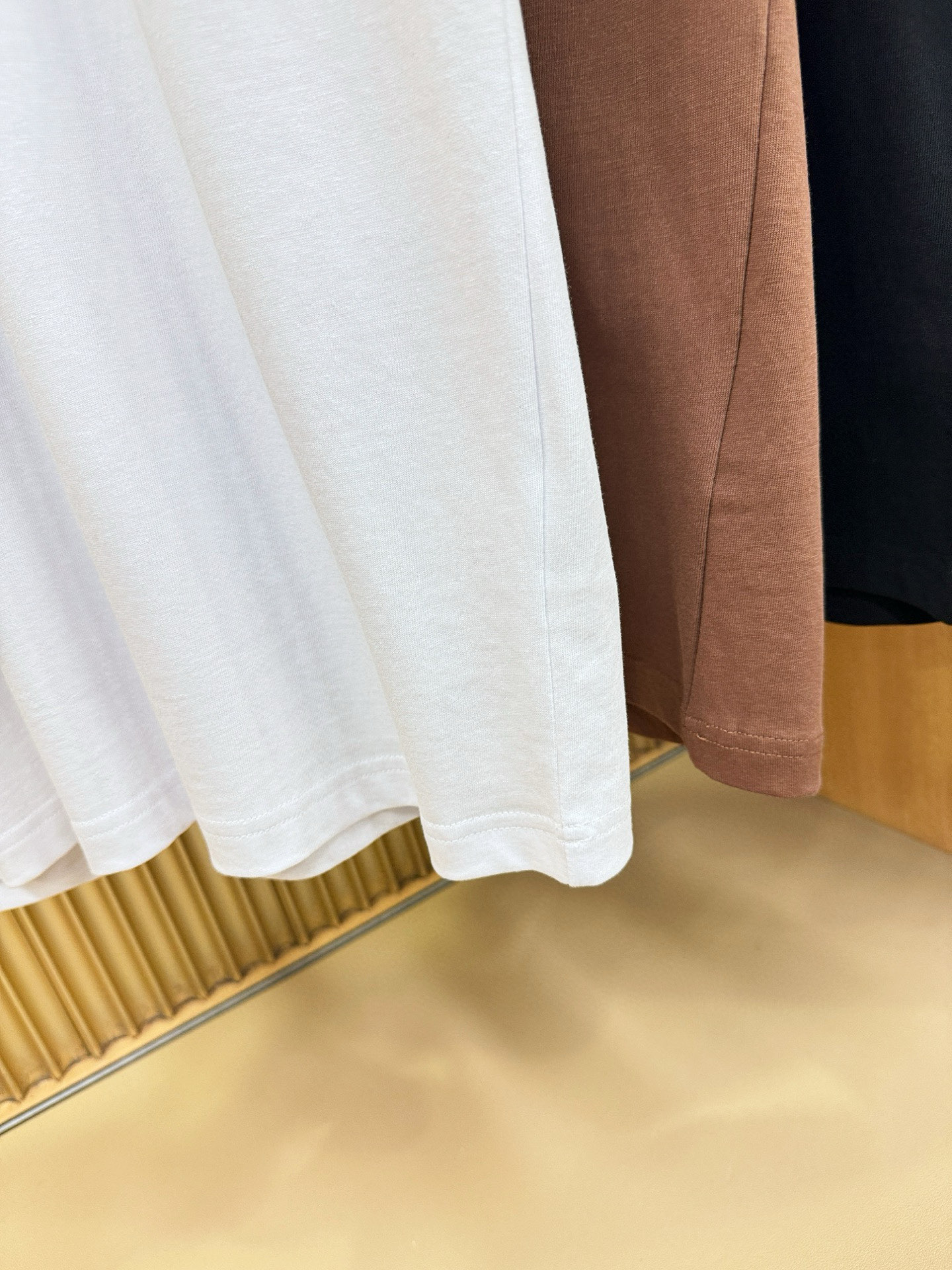 LV路易威登 2026新款短袖T恤！走秀图案时尚休闲短袖T恤衫！设计logo设计！极具设计精选客供面料，