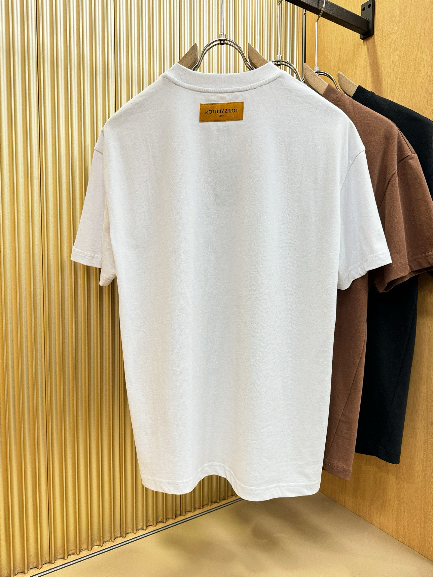 LV路易威登 2026新款短袖T恤！走秀图案时尚休闲短袖T恤衫！设计logo设计！极具设计精选客供面料，