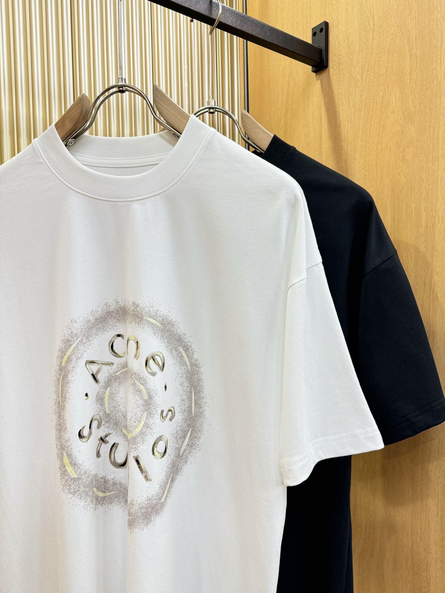 Acne Studios 2026新款短袖T恤！走秀图案时尚休闲短袖T恤衫！设计logo设计！极具设计精