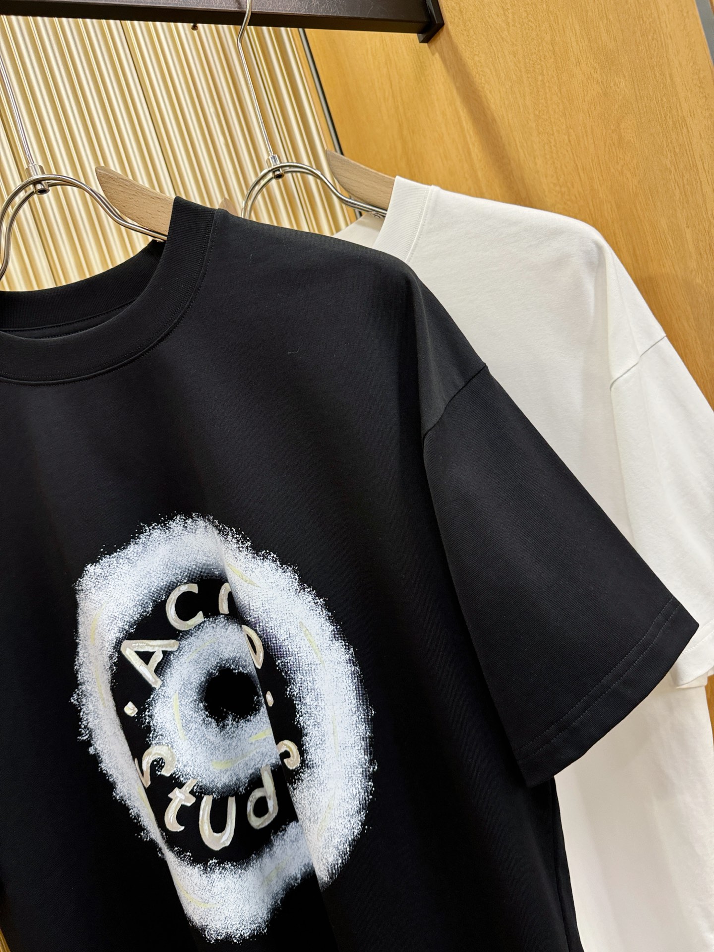 Acne Studios 2026新款短袖T恤！走秀图案时尚休闲短袖T恤衫！设计logo设计！极具设计精