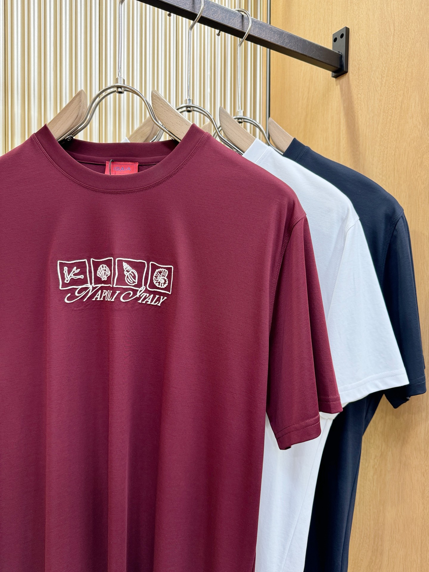 ISAIA 顶级品质 2026新品短袖！原版定制面料，手感柔软。顶级进口私货，时尚设计潮流短袖，不失奢华