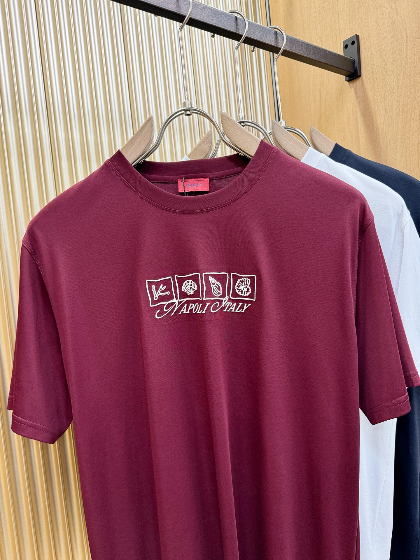 ISAIA 顶级品质 2026新品短袖！原版定制面料，手感柔软。顶级进口私货，时尚设计潮流短袖，不失奢华