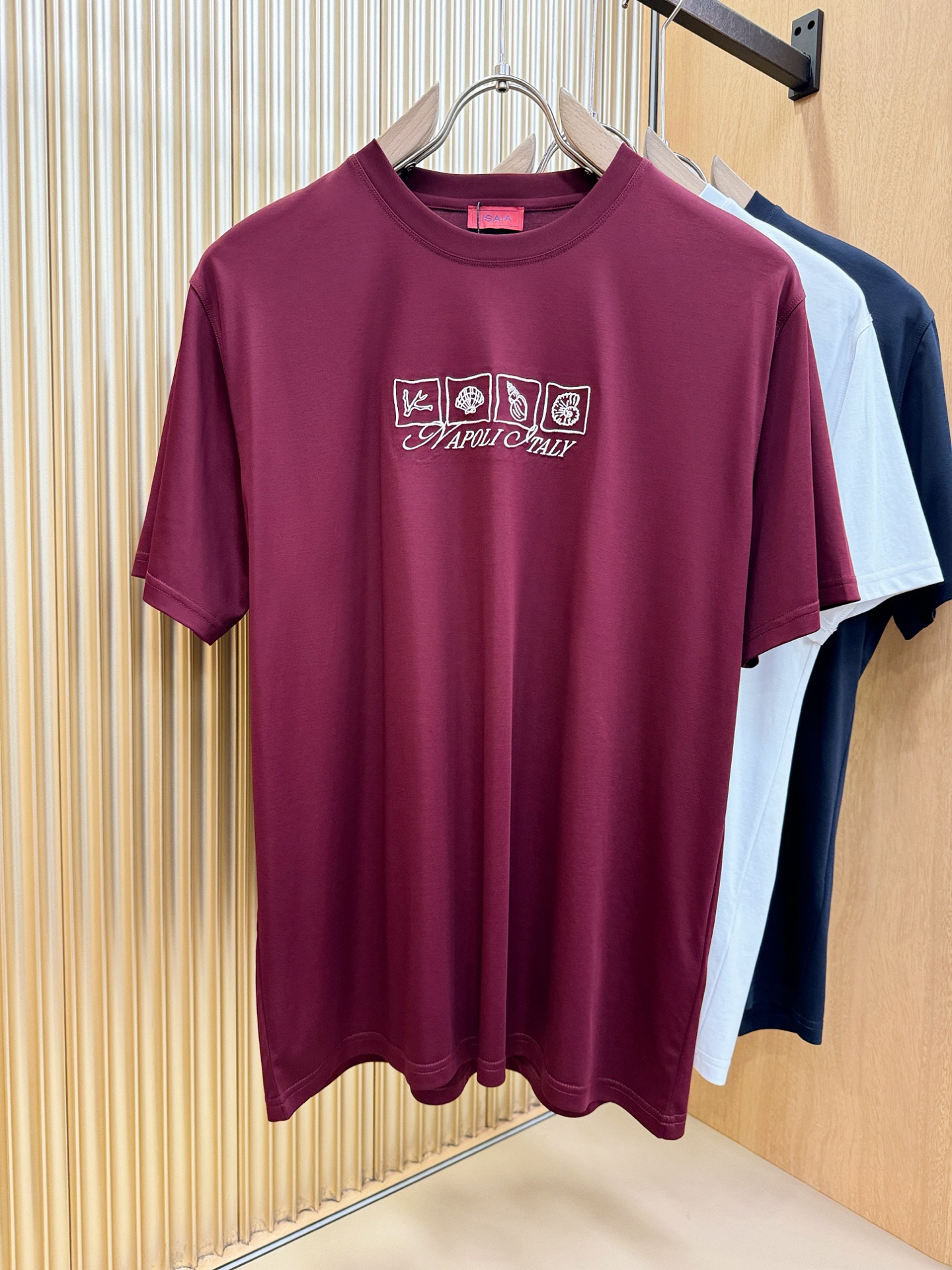 ISAIA 顶级品质 2026新品短袖！原版定制面料，手感柔软。顶级进口私货，时尚设计潮流短袖，不失奢华