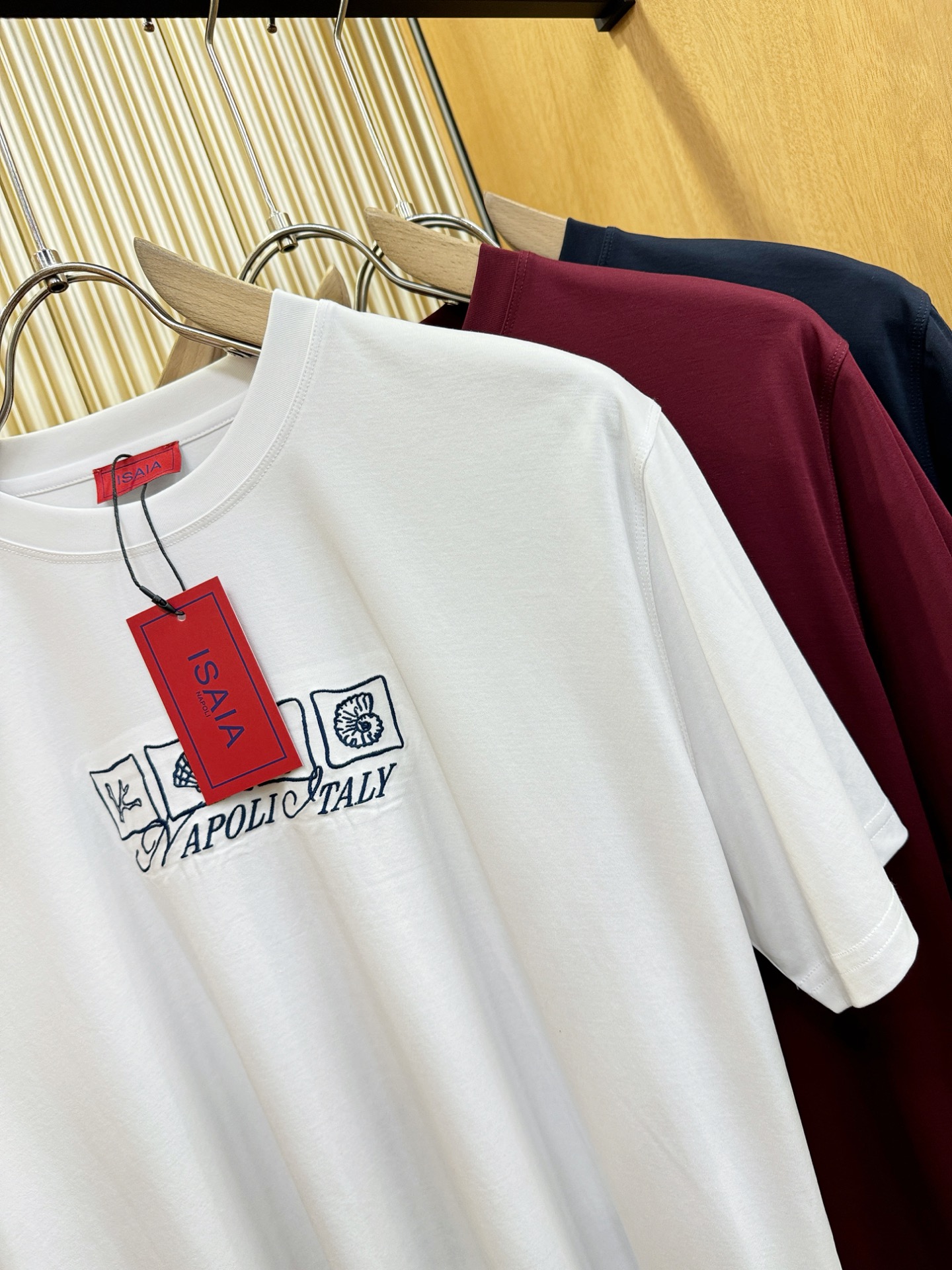 ISAIA 顶级品质 2026新品短袖！原版定制面料，手感柔软。顶级进口私货，时尚设计潮流短袖，不失奢华