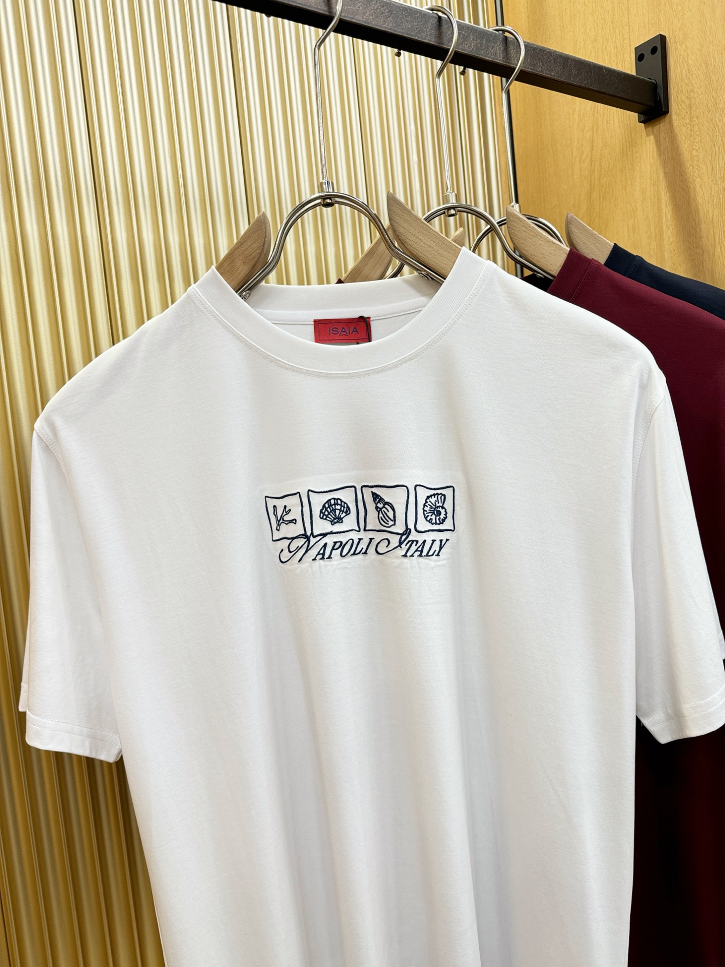 ISAIA 顶级品质 2026新品短袖！原版定制面料，手感柔软。顶级进口私货，时尚设计潮流短袖，不失奢华