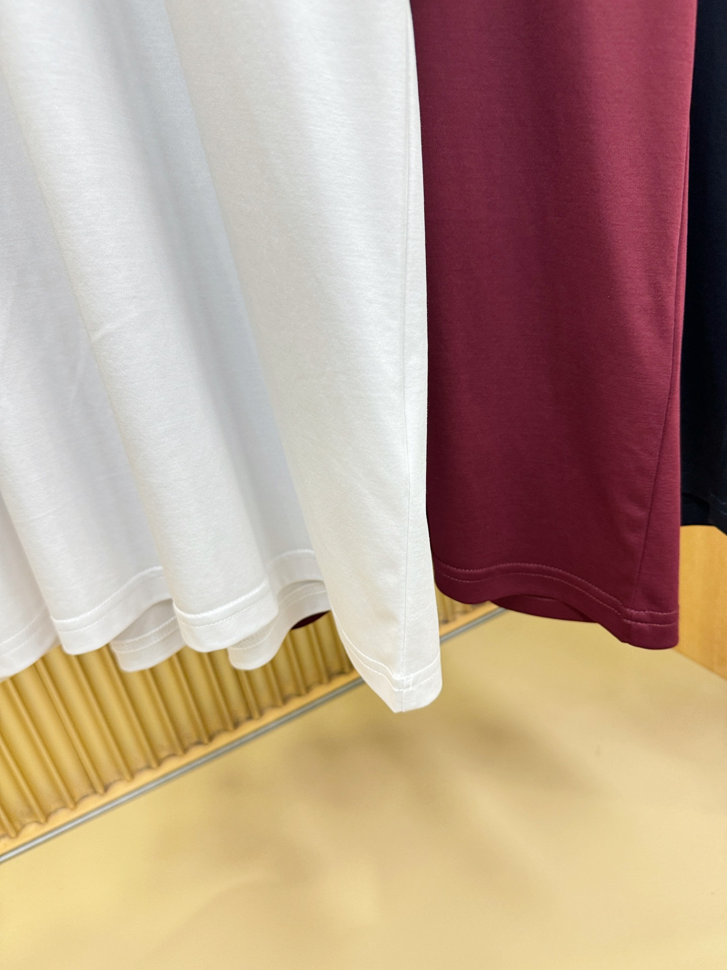 ISAIA 顶级品质 2026新品短袖！原版定制面料，手感柔软。顶级进口私货，时尚设计潮流短袖，不失奢华