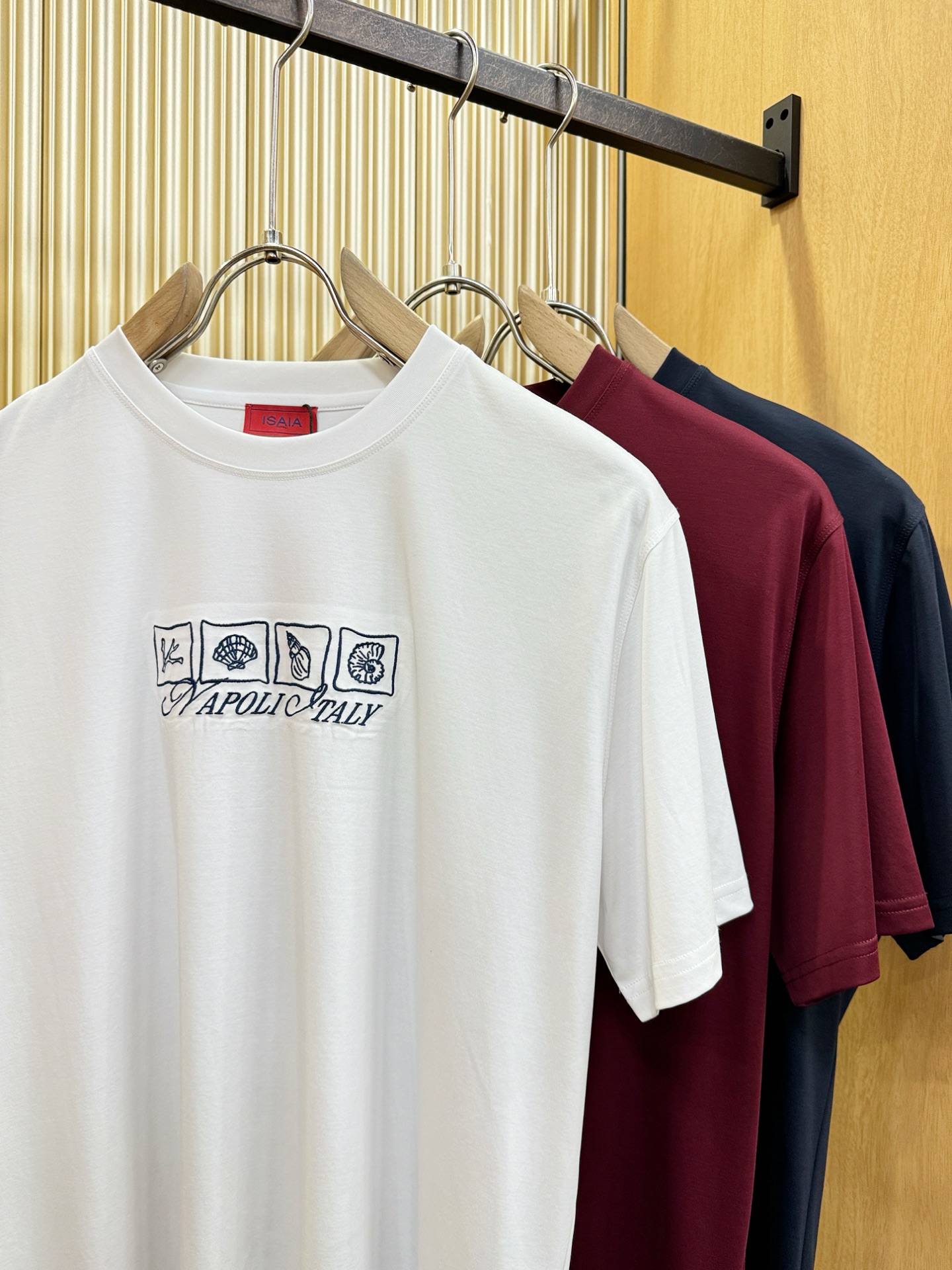 ISAIA 顶级品质 2026新品短袖！原版定制面料，手感柔软。顶级进口私货，时尚设计潮流短袖，不失奢华