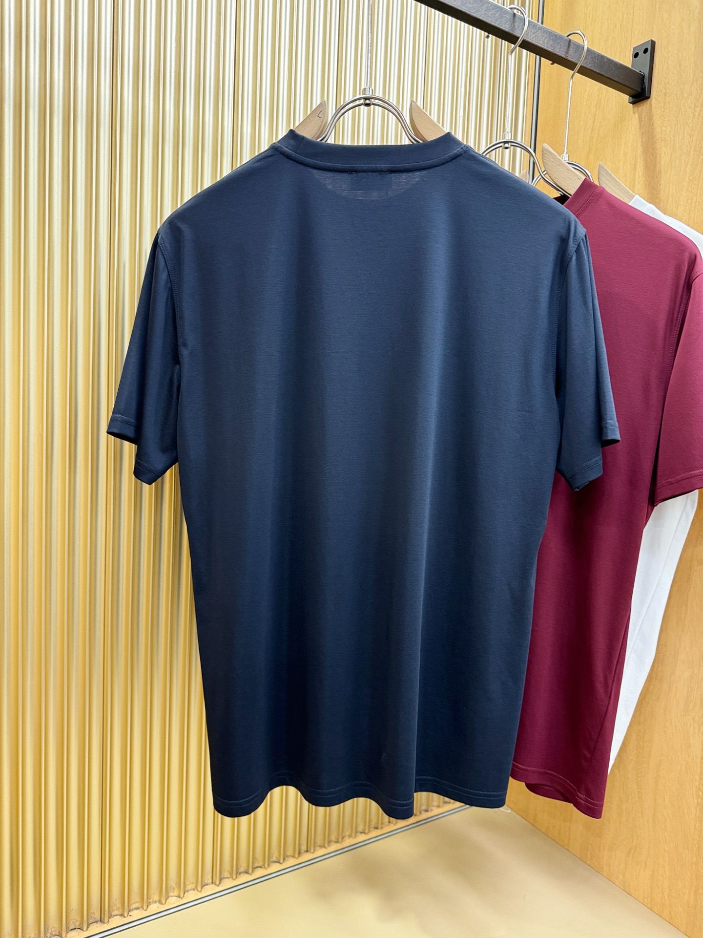 ISAIA 顶级品质 2026新品短袖！原版定制面料，手感柔软。顶级进口私货，时尚设计潮流短袖，不失奢华