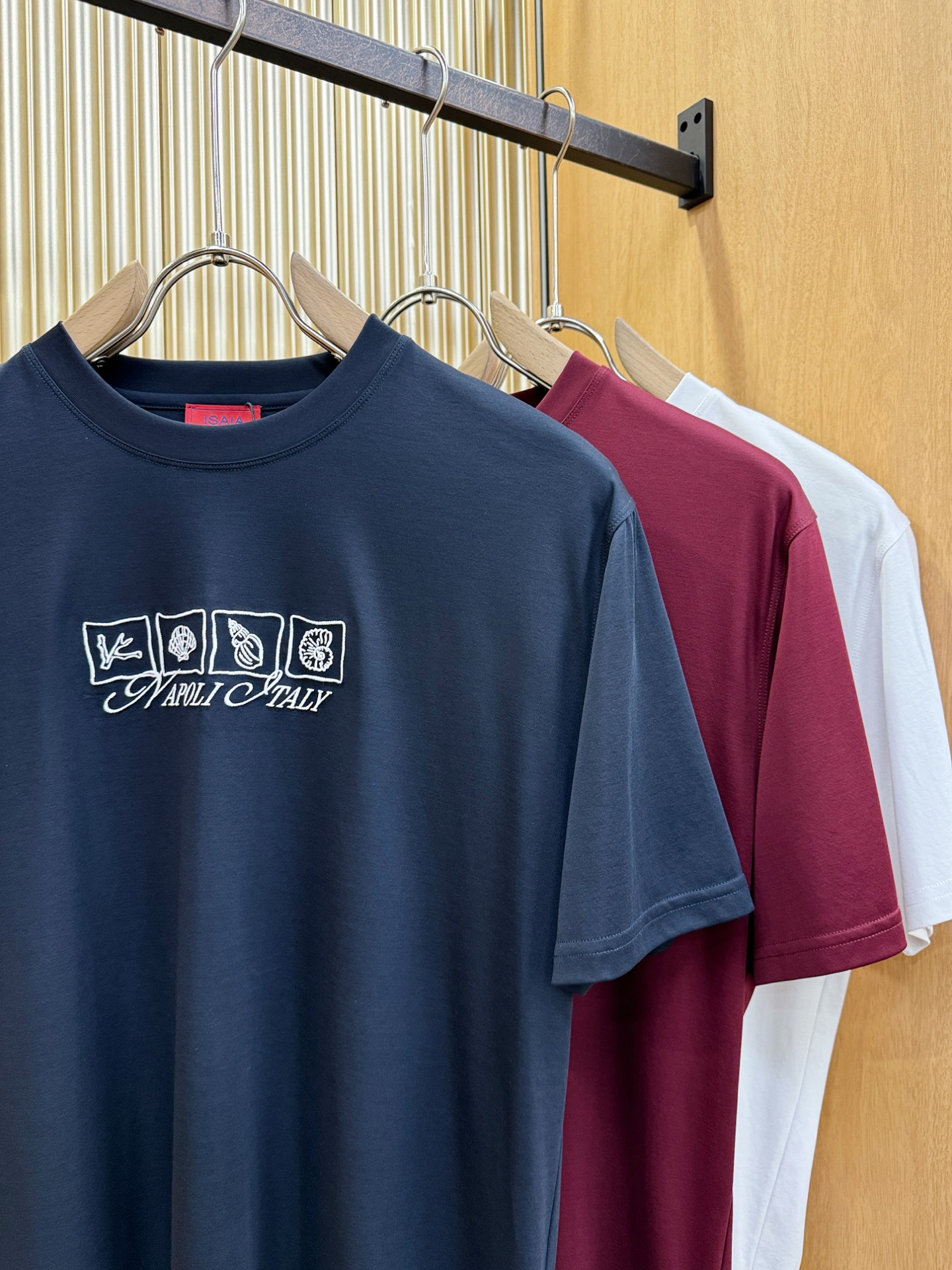 ISAIA 顶级品质 2026新品短袖！原版定制面料，手感柔软。顶级进口私货，时尚设计潮流短袖，不失奢华