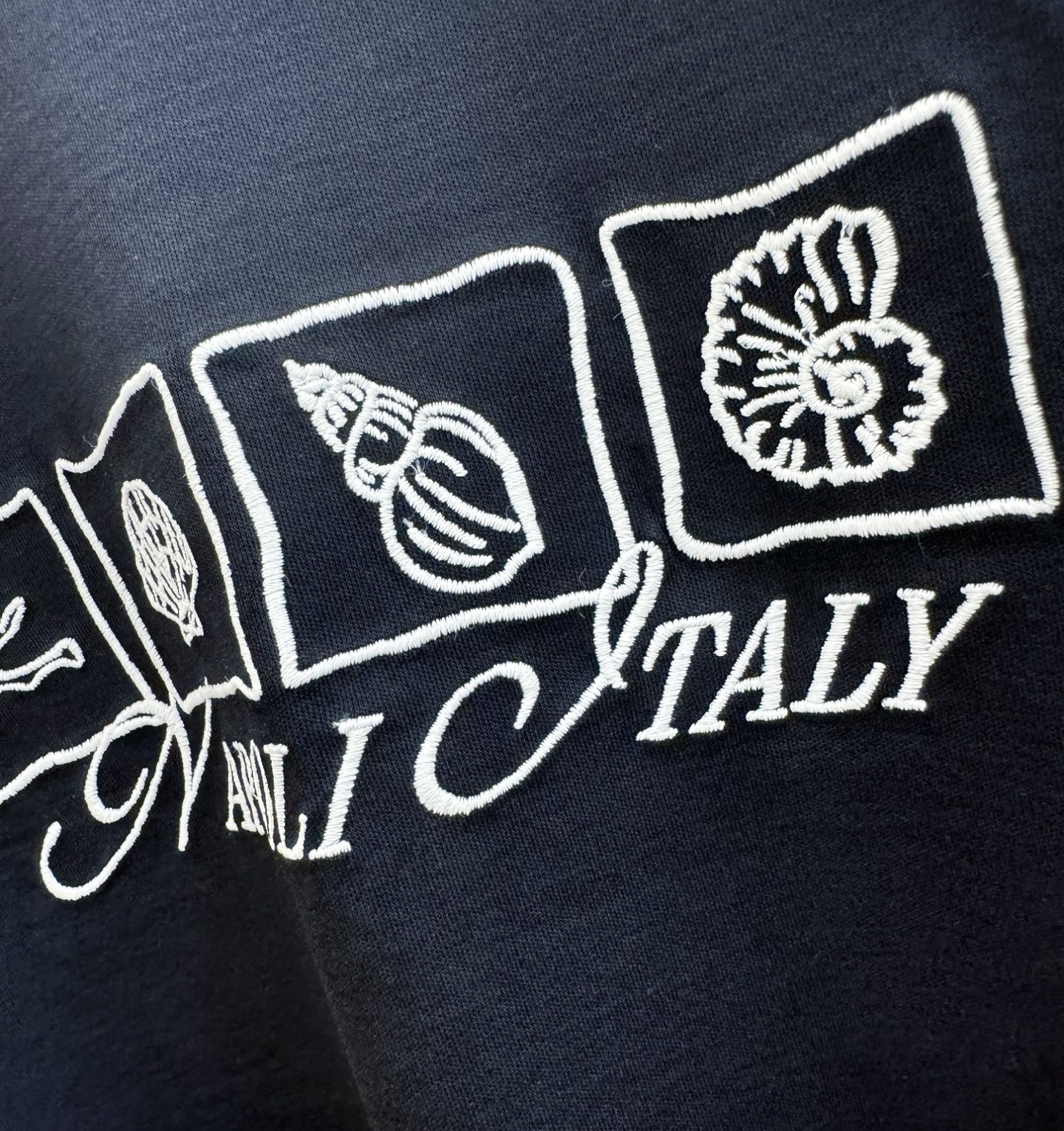 ISAIA 顶级品质 2026新品短袖！原版定制面料，手感柔软。顶级进口私货，时尚设计潮流短袖，不失奢华