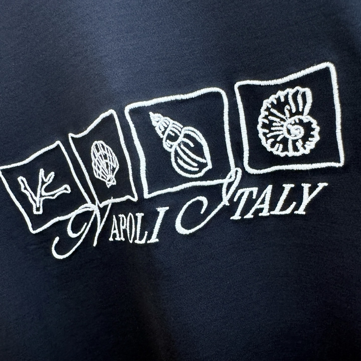 ISAIA 顶级品质 2026新品短袖！原版定制面料，手感柔软。顶级进口私货，时尚设计潮流短袖，不失奢华