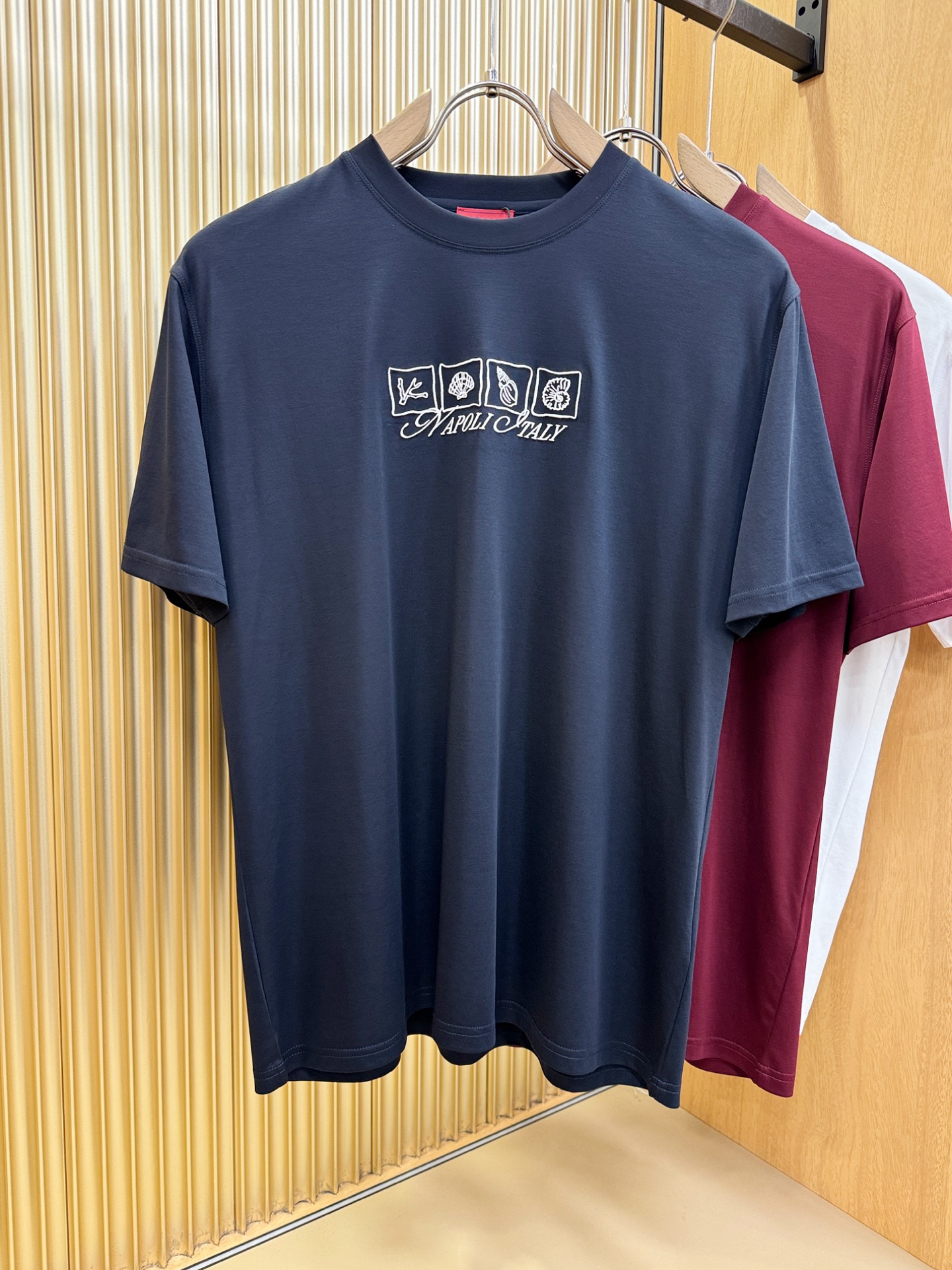 ISAIA 顶级品质 2026新品短袖！原版定制面料，手感柔软。顶级进口私货，时尚设计潮流短袖，不失奢华