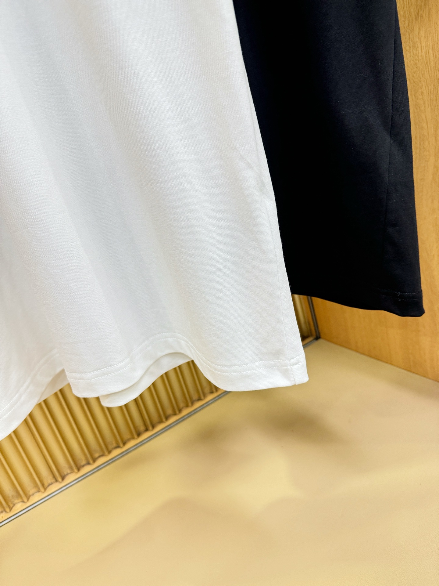 LV 2026新款短袖T恤！走秀图案时尚休闲短袖T恤衫！设计logo设计！极具设计精选客供面料，手感柔软