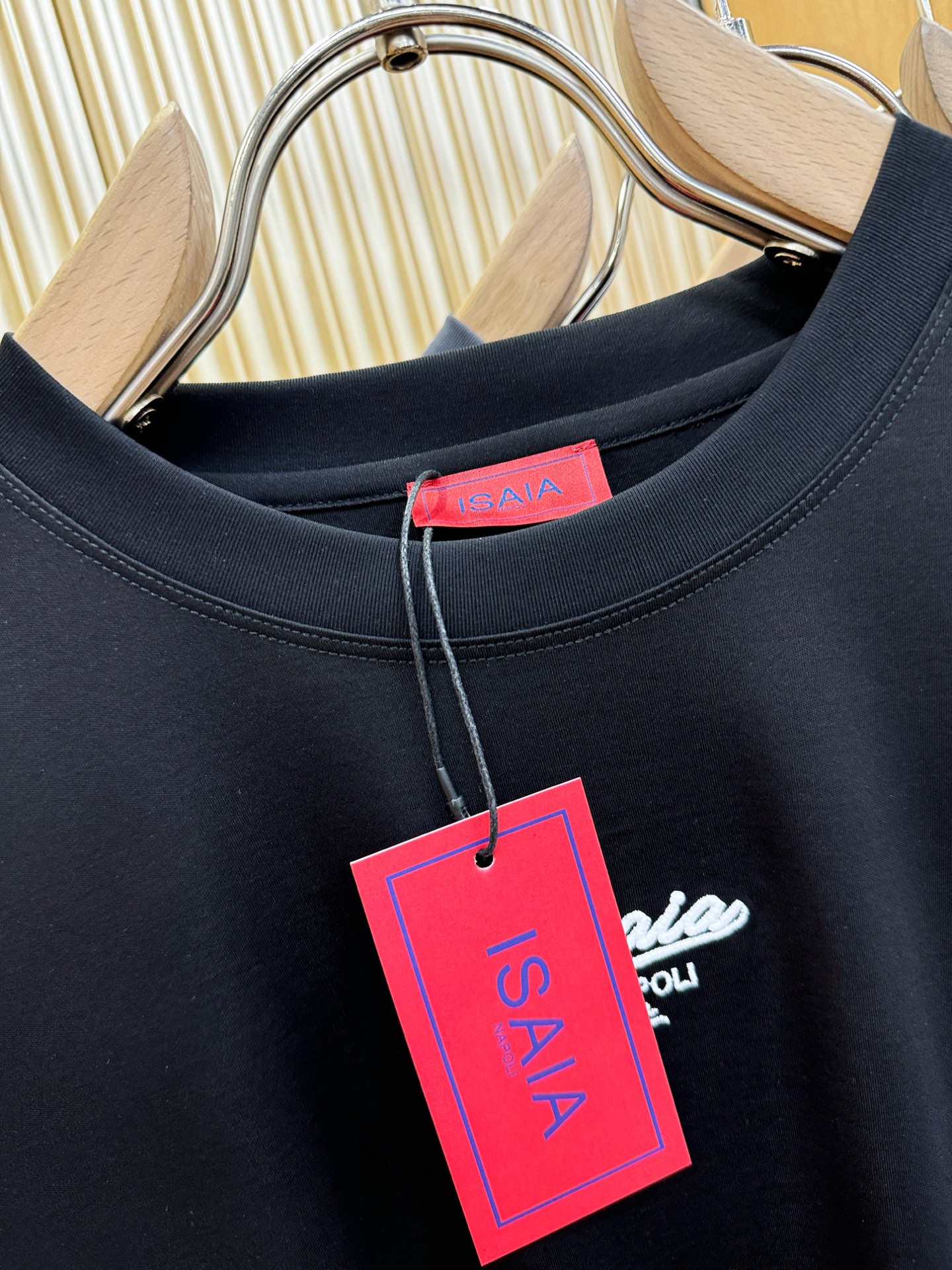 ISAIA 顶级品质 2026新品短袖！原版定制面料，手感柔软。顶级进口私货，时尚设计潮流短袖，不失奢华