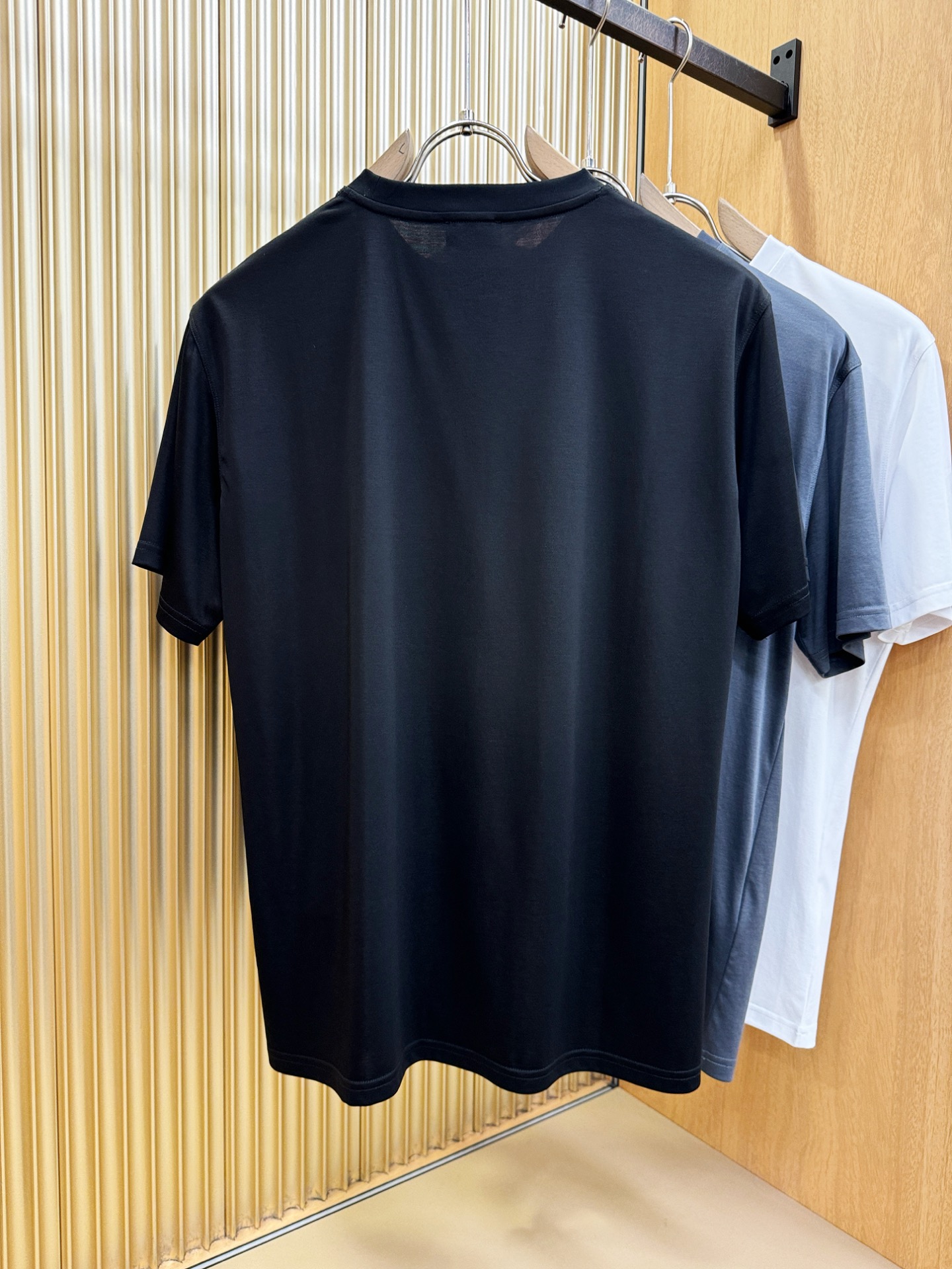 ISAIA 顶级品质 2026新品短袖！原版定制面料，手感柔软。顶级进口私货，时尚设计潮流短袖，不失奢华