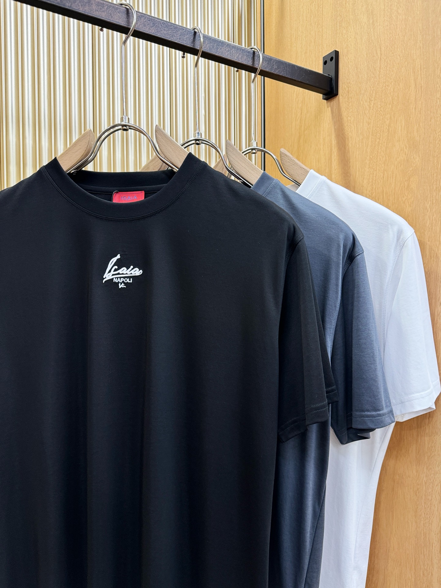 ISAIA 顶级品质 2026新品短袖！原版定制面料，手感柔软。顶级进口私货，时尚设计潮流短袖，不失奢华