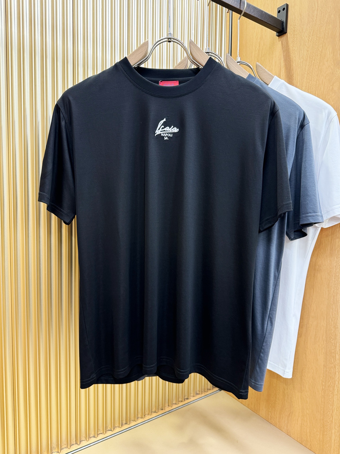 ISAIA 顶级品质 2026新品短袖！原版定制面料，手感柔软。顶级进口私货，时尚设计潮流短袖，不失奢华