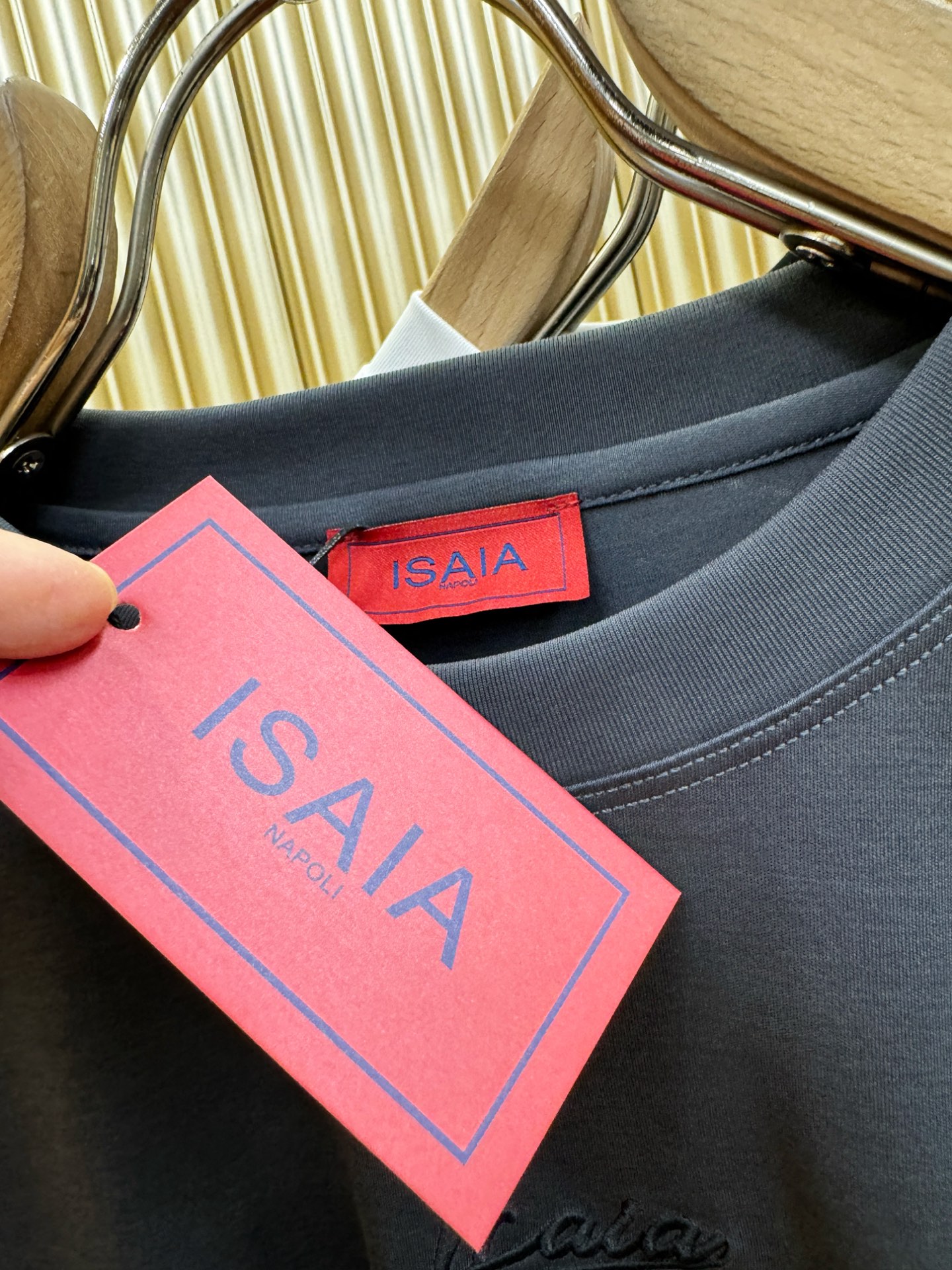 ISAIA 顶级品质 2026新品短袖！原版定制面料，手感柔软。顶级进口私货，时尚设计潮流短袖，不失奢华