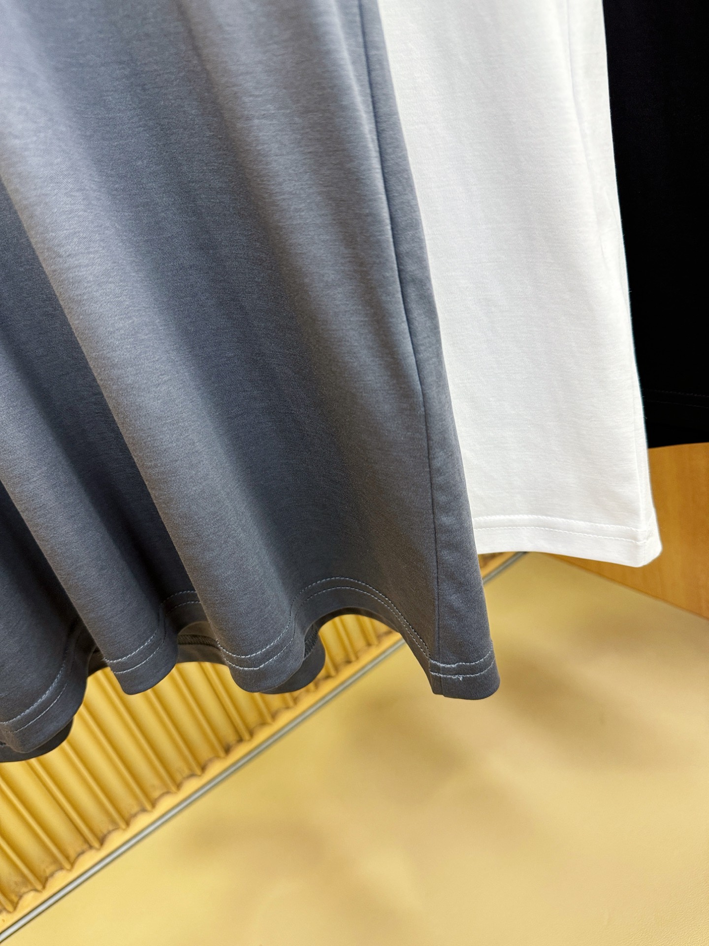 ISAIA 顶级品质 2026新品短袖！原版定制面料，手感柔软。顶级进口私货，时尚设计潮流短袖，不失奢华