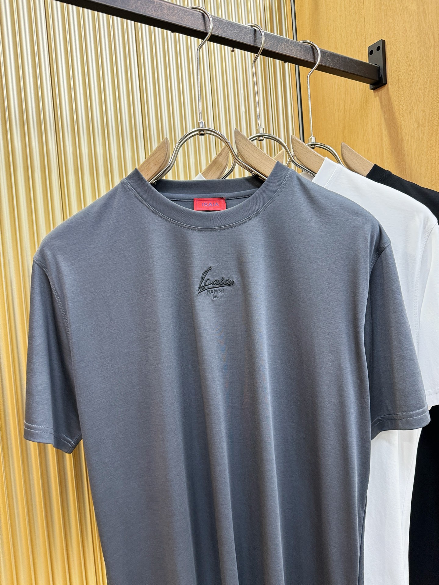 ISAIA 顶级品质 2026新品短袖！原版定制面料，手感柔软。顶级进口私货，时尚设计潮流短袖，不失奢华