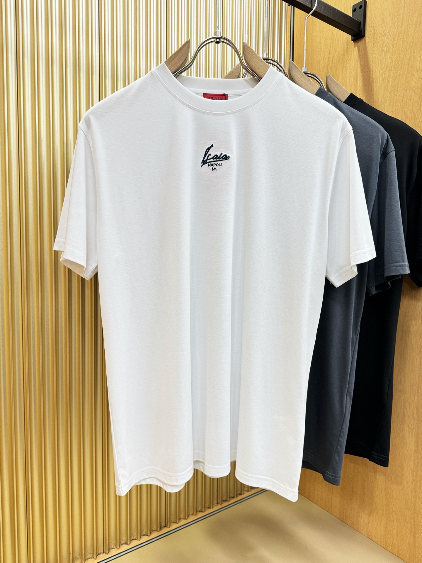 ISAIA 顶级品质 2026新品短袖！原版定制面料，手感柔软。顶级进口私货，时尚设计潮流短袖，不失奢华