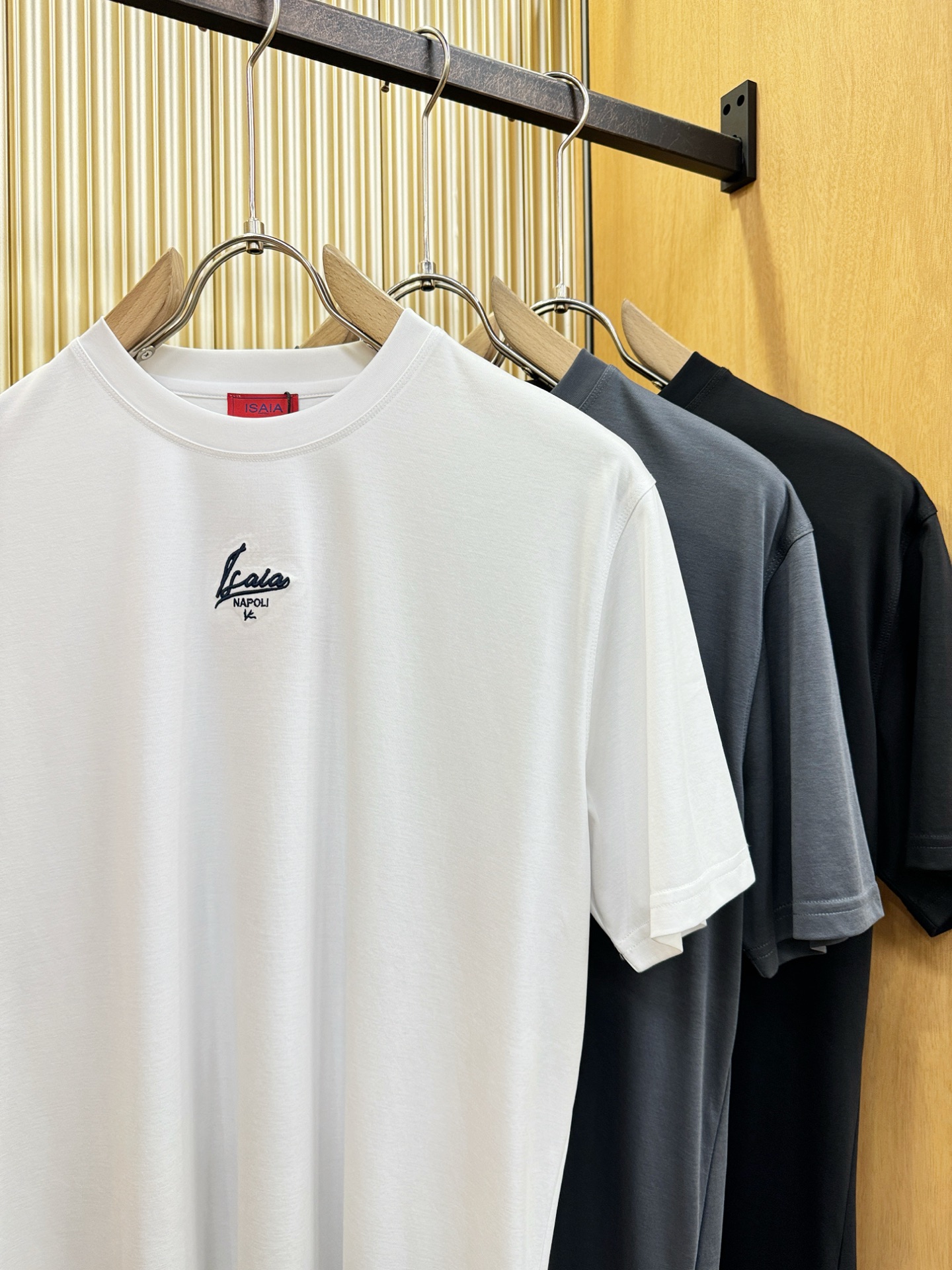 ISAIA 顶级品质 2026新品短袖！原版定制面料，手感柔软。顶级进口私货，时尚设计潮流短袖，不失奢华
