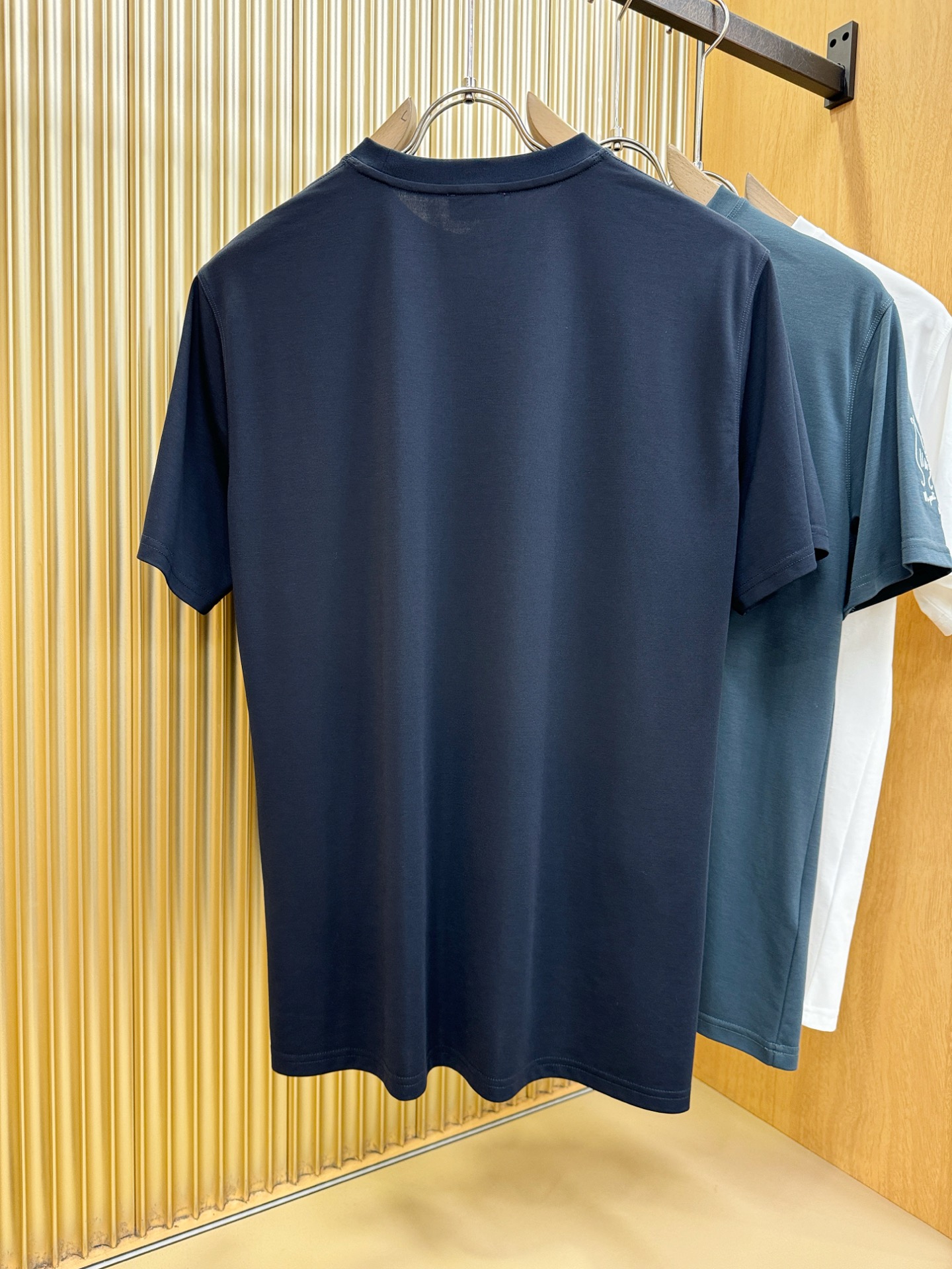 ISAIA 顶级品质 2026新品短袖！原版定制面料，手感柔软。顶级进口私货，时尚设计潮流短袖，不失奢华