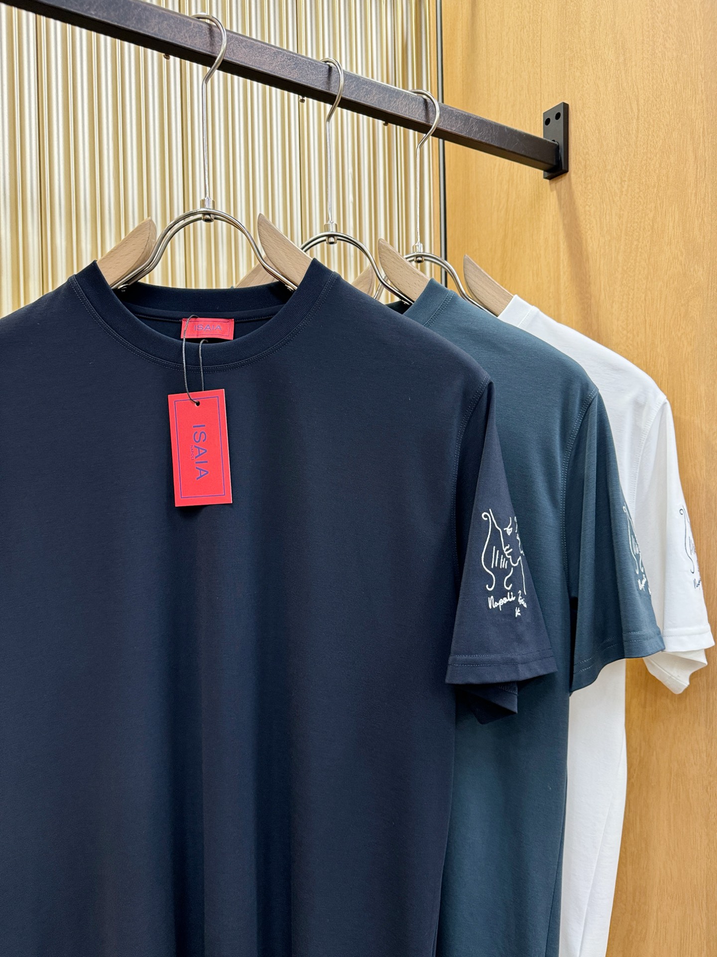 ISAIA 顶级品质 2026新品短袖！原版定制面料，手感柔软。顶级进口私货，时尚设计潮流短袖，不失奢华