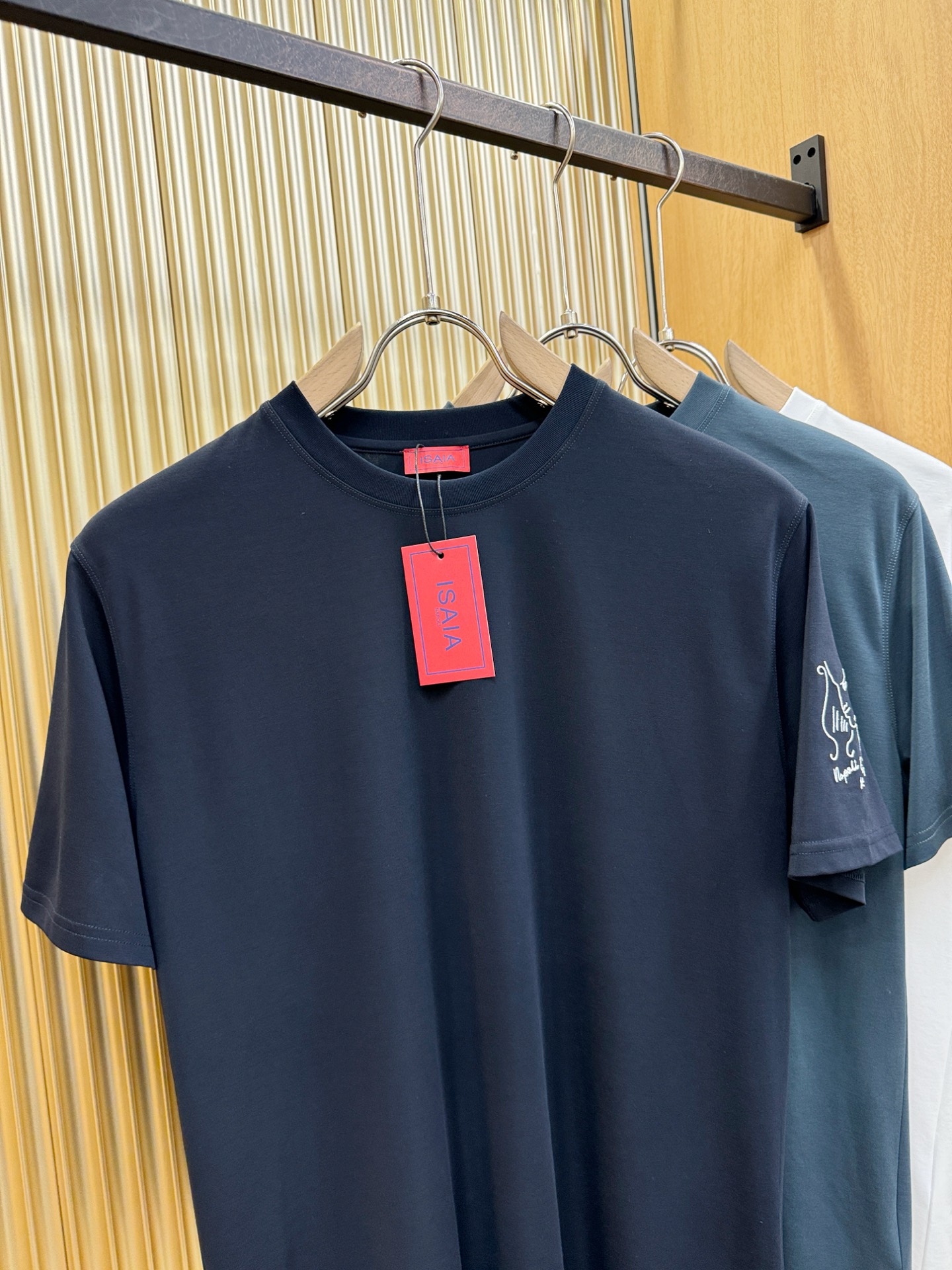 ISAIA 顶级品质 2026新品短袖！原版定制面料，手感柔软。顶级进口私货，时尚设计潮流短袖，不失奢华