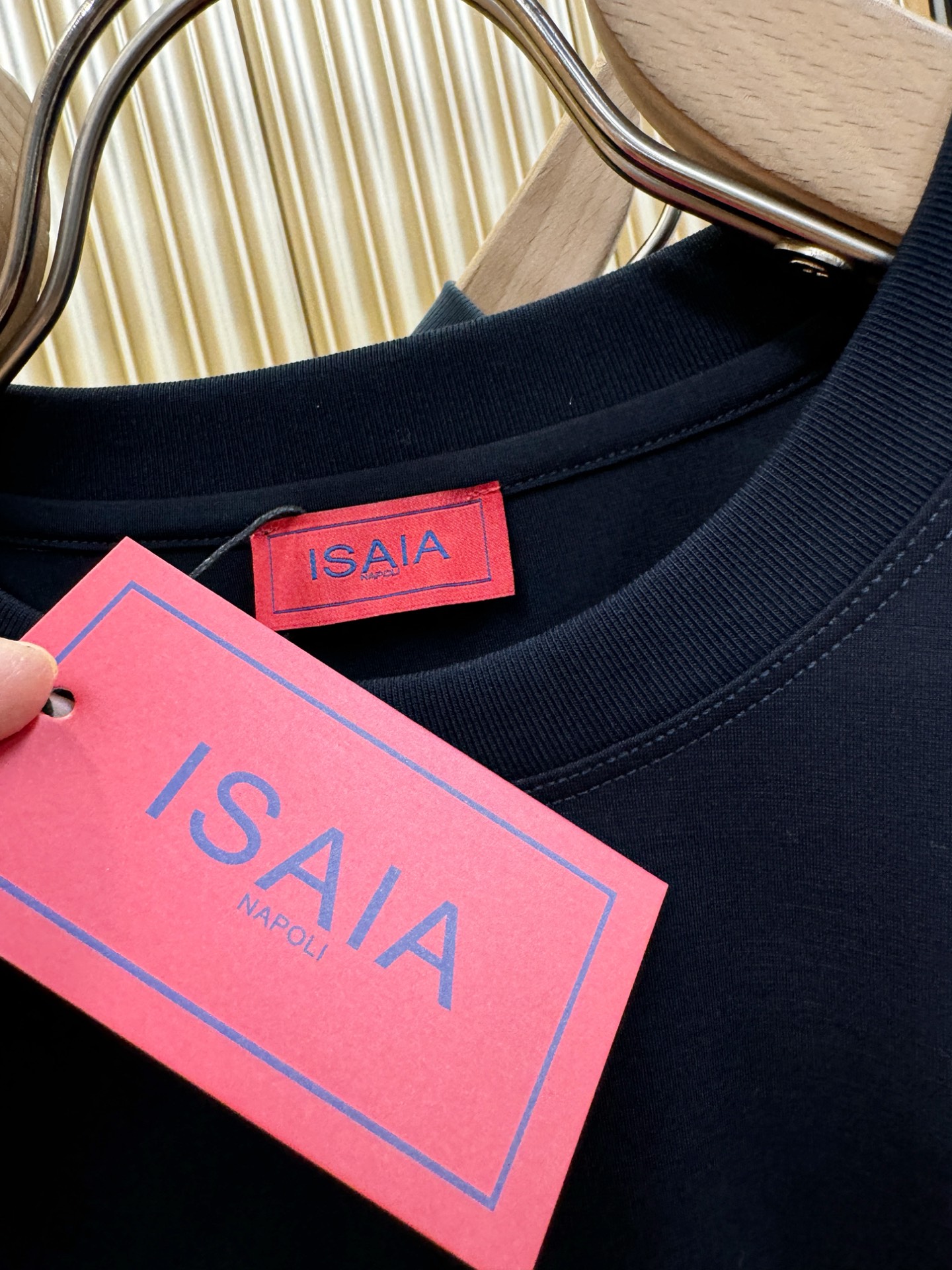 ISAIA 顶级品质 2026新品短袖！原版定制面料，手感柔软。顶级进口私货，时尚设计潮流短袖，不失奢华